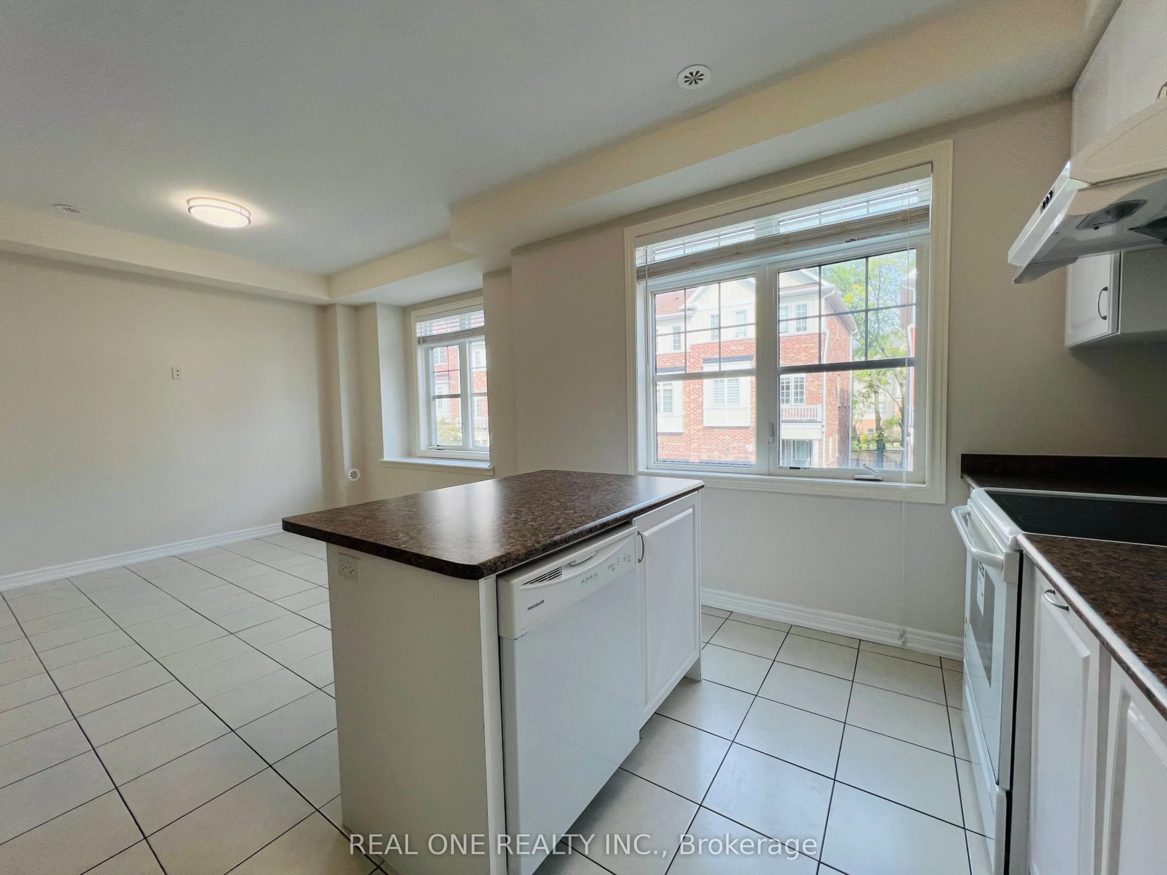 83 Roy Grove Way