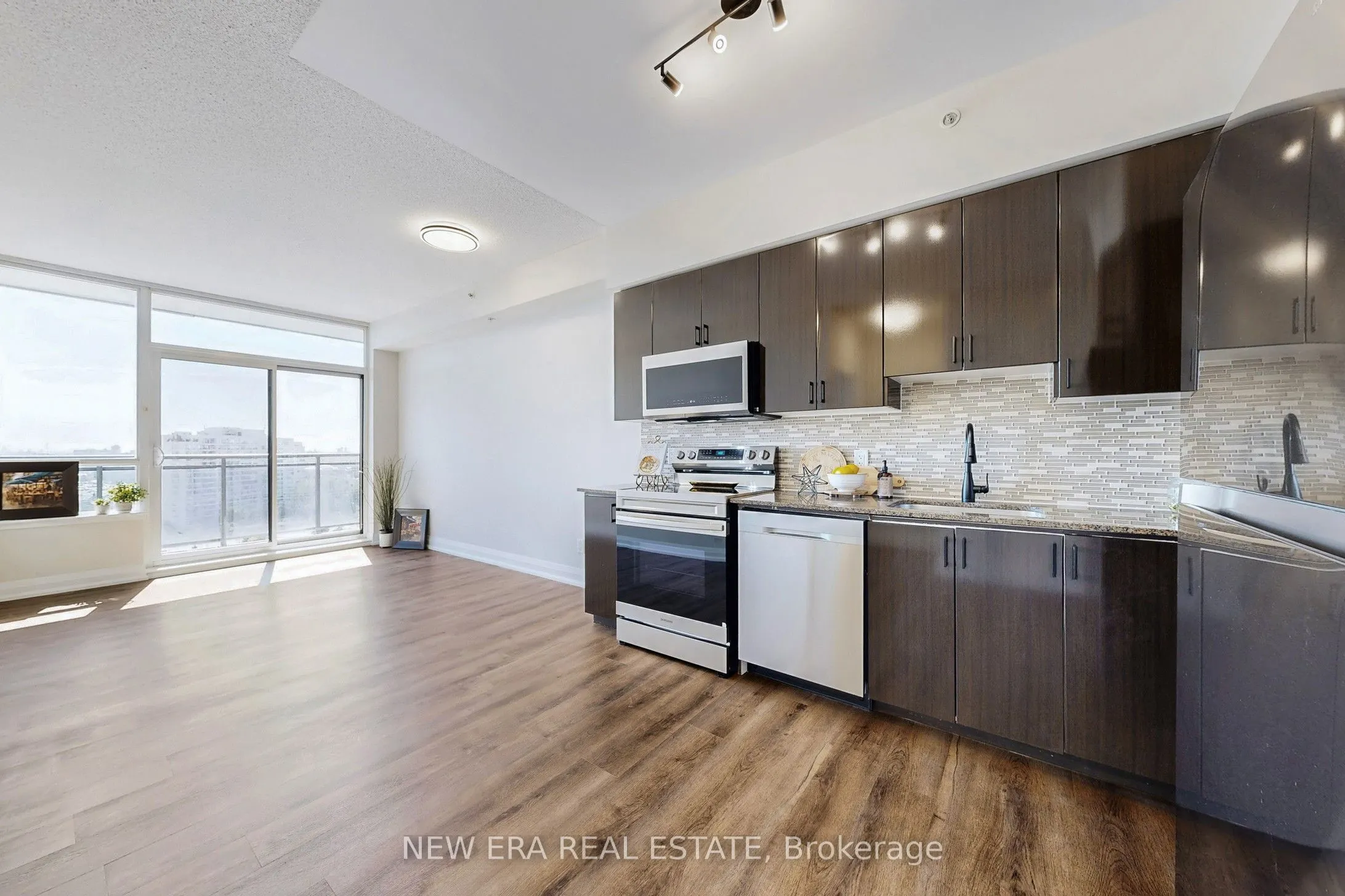 75 North Park Road, #1206