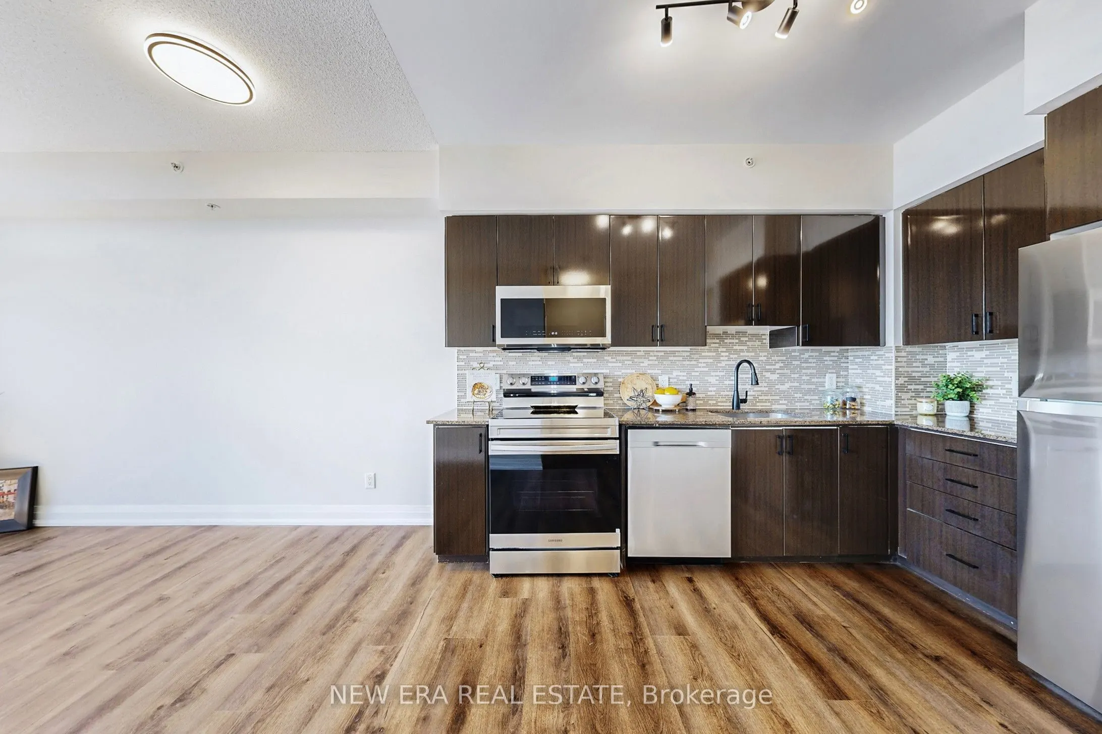 75 North Park Road, #1206