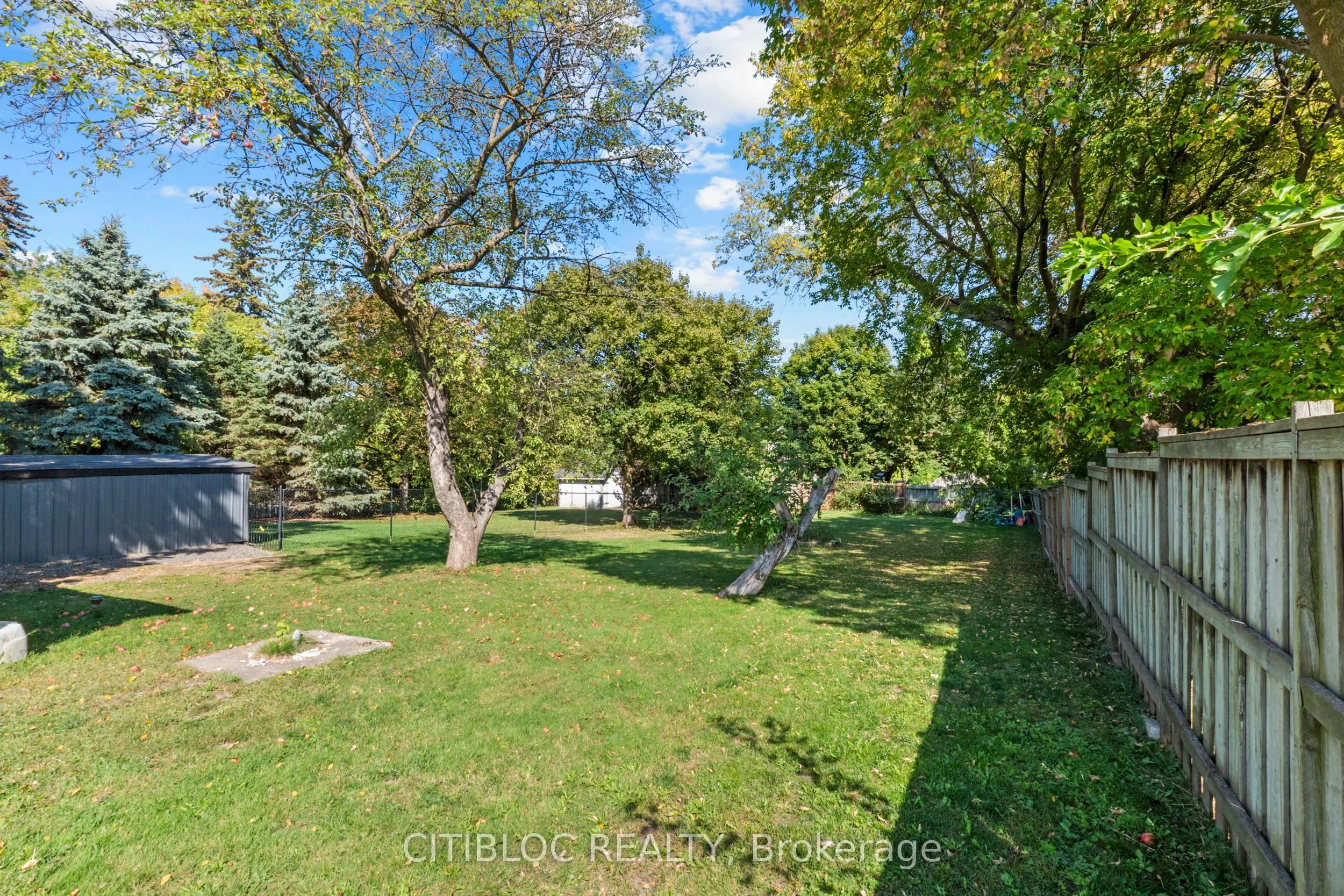 393 The Queensway S