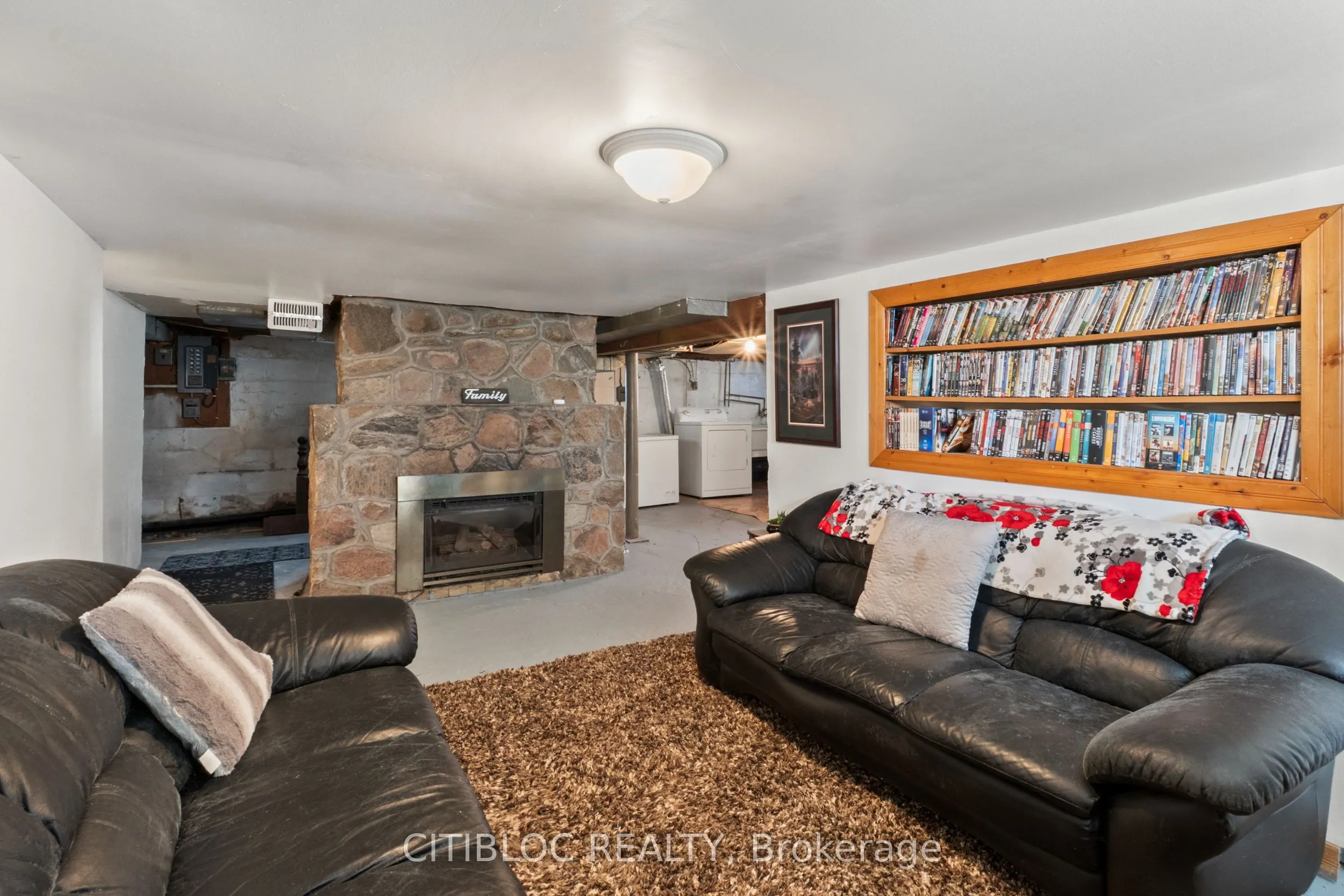 393 The Queensway S