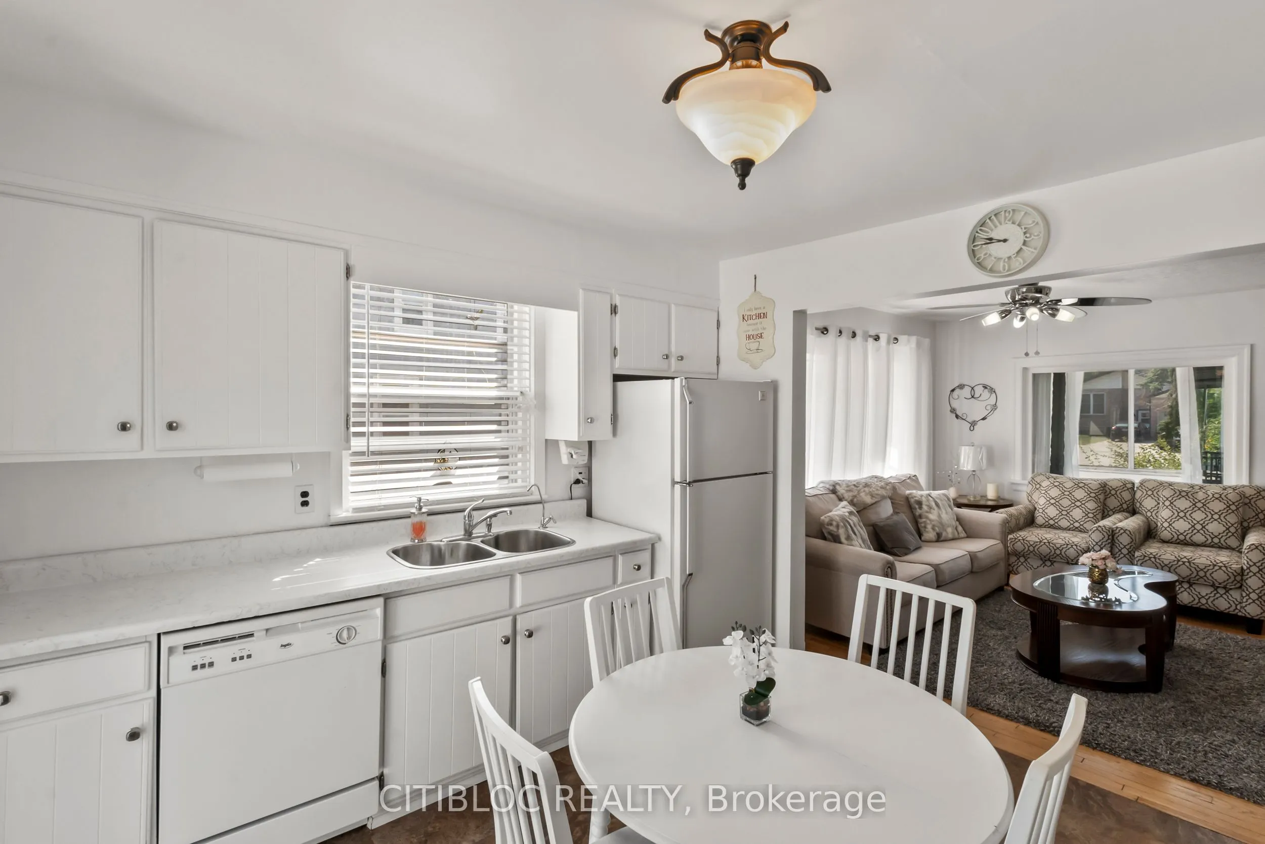 393 The Queensway S