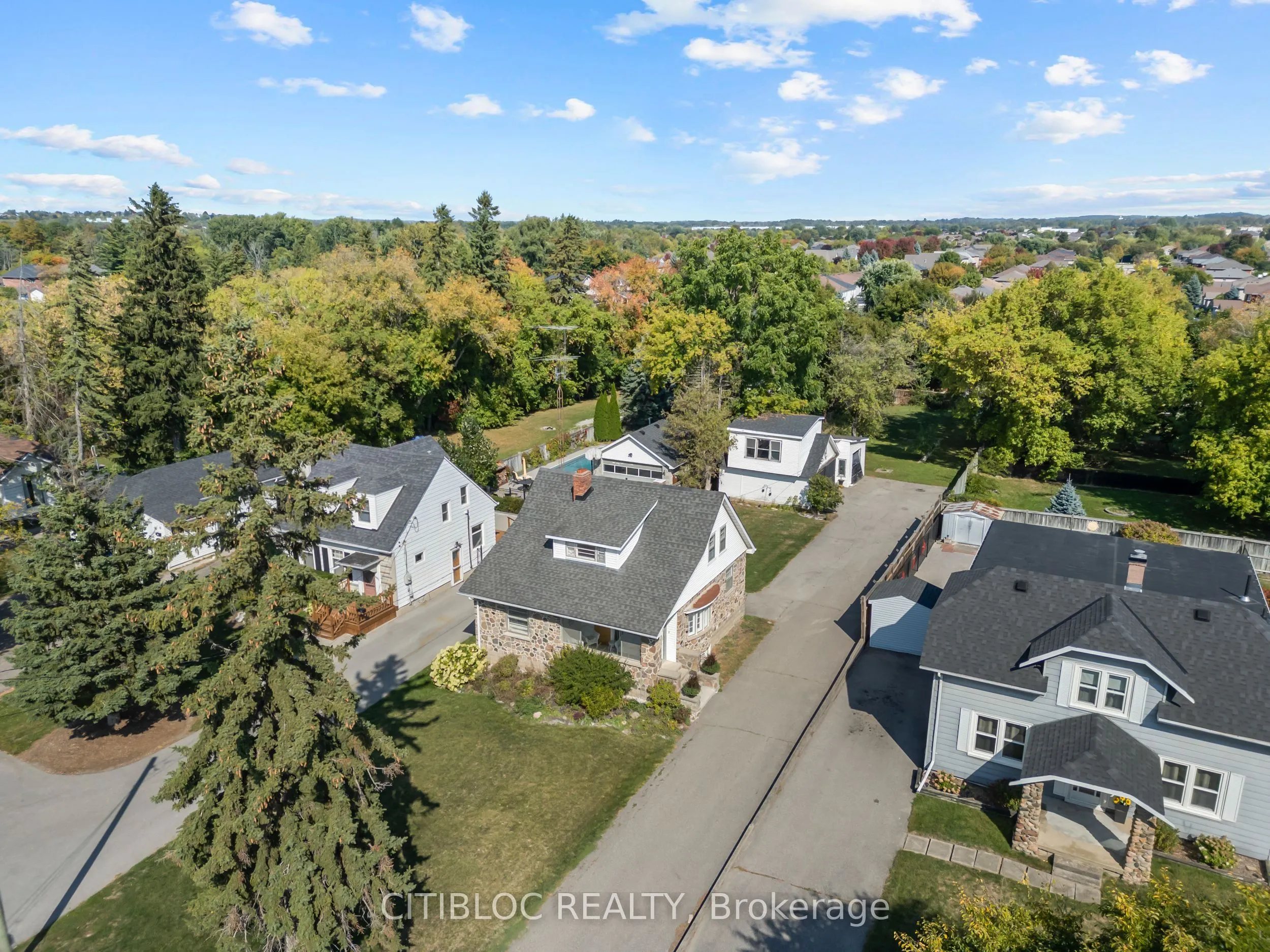 393 The Queensway S