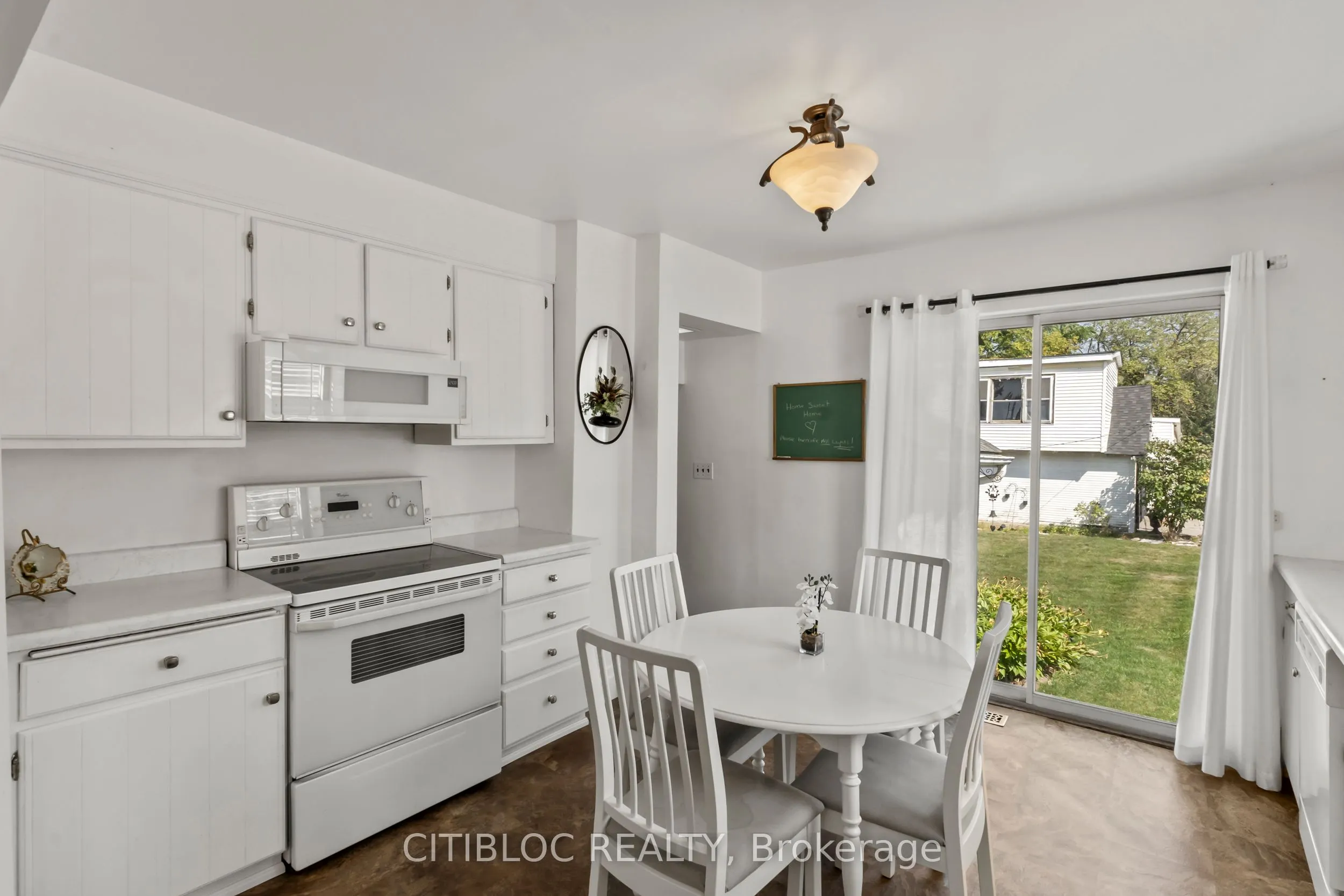 393 The Queensway S