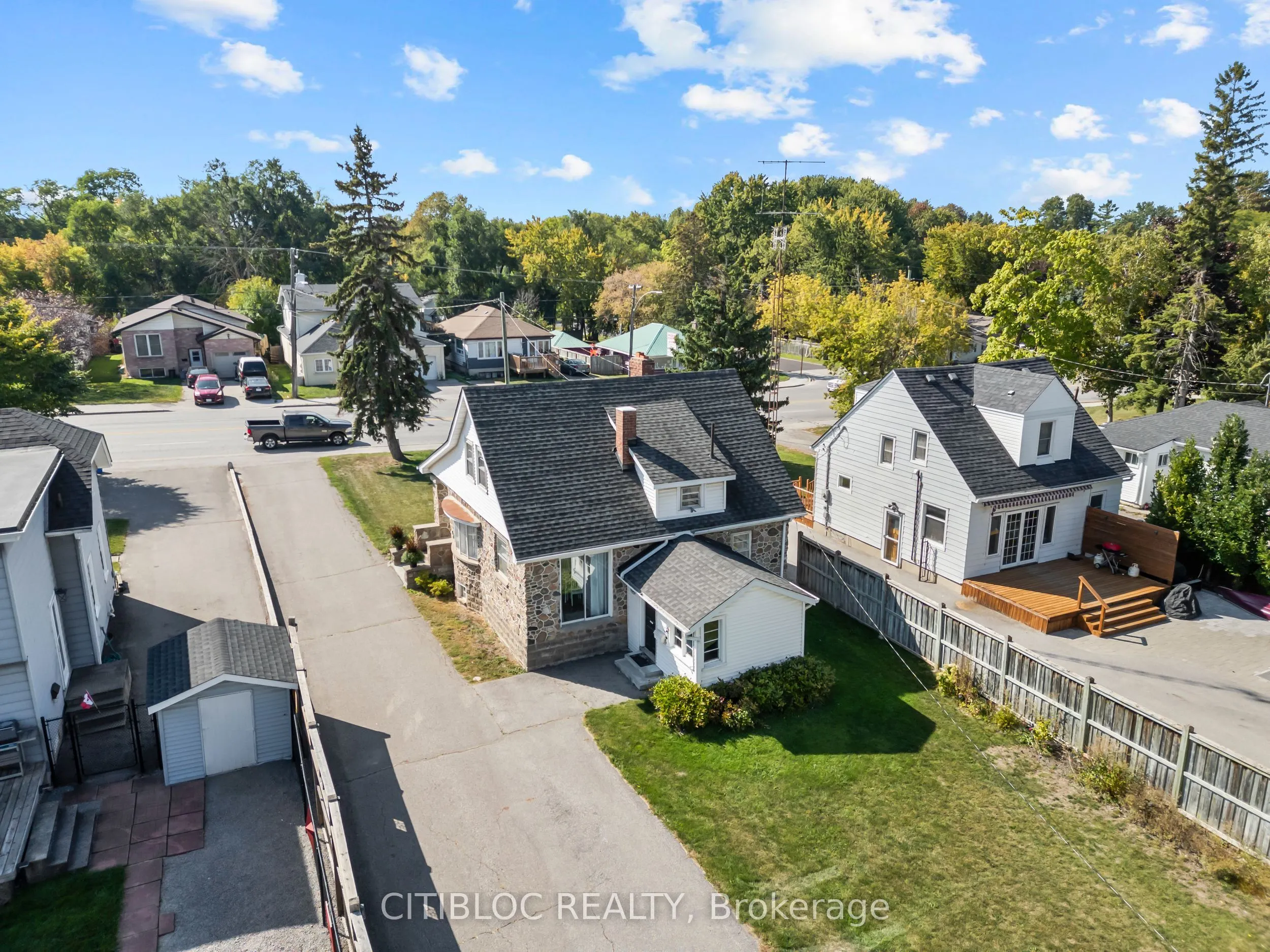 393 The Queensway S