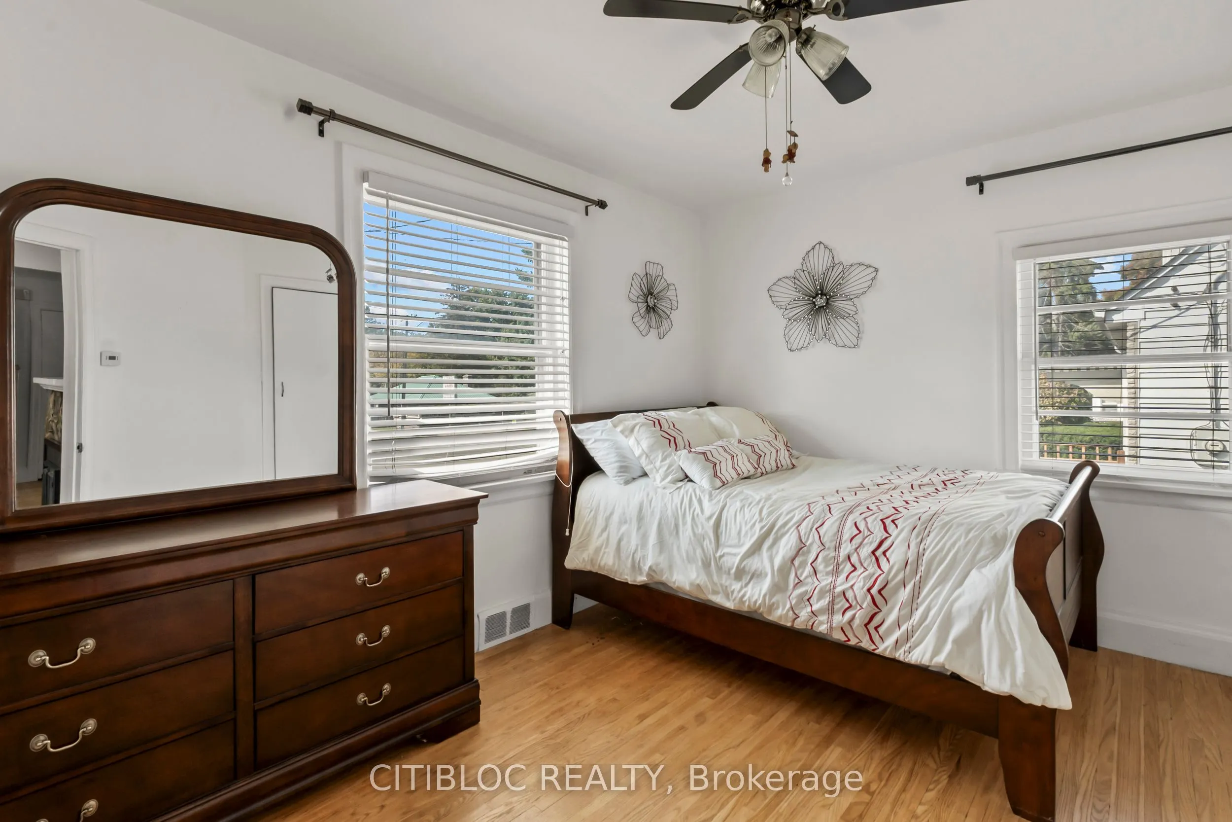 393 The Queensway S