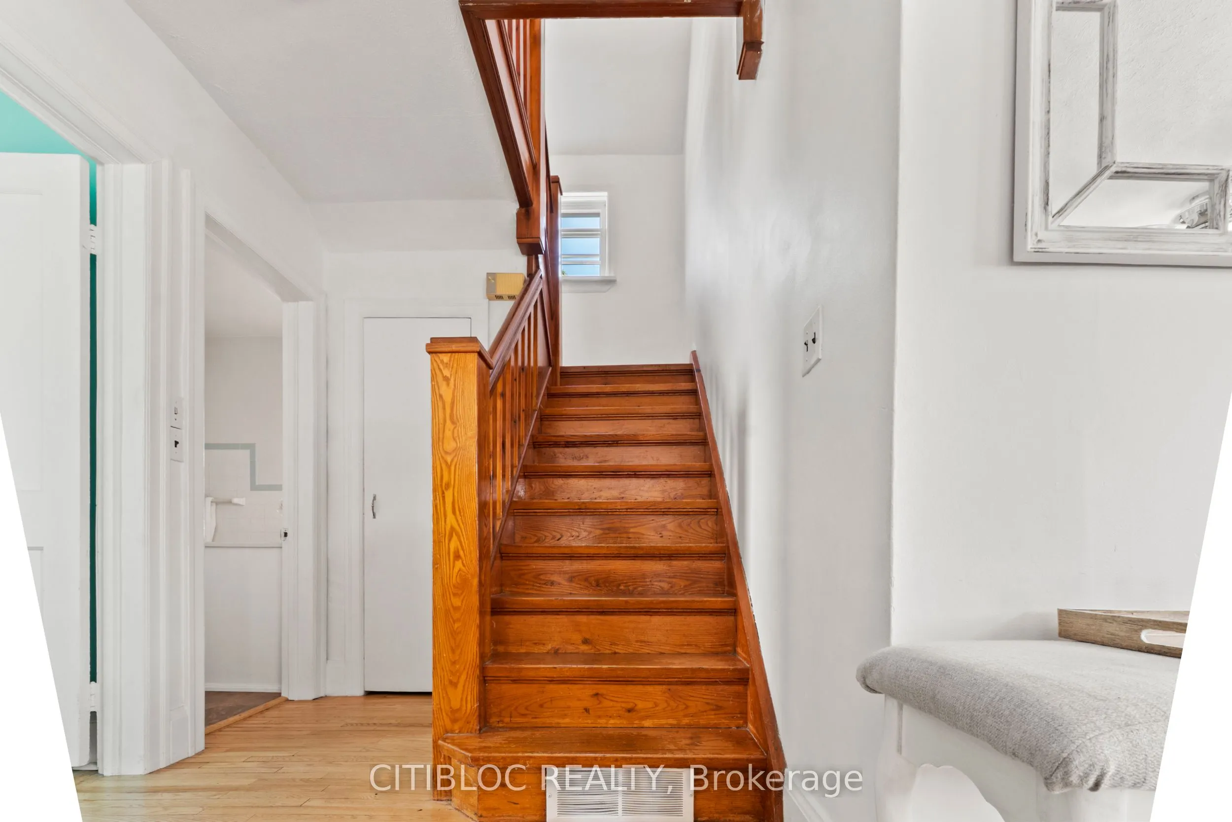 393 The Queensway S