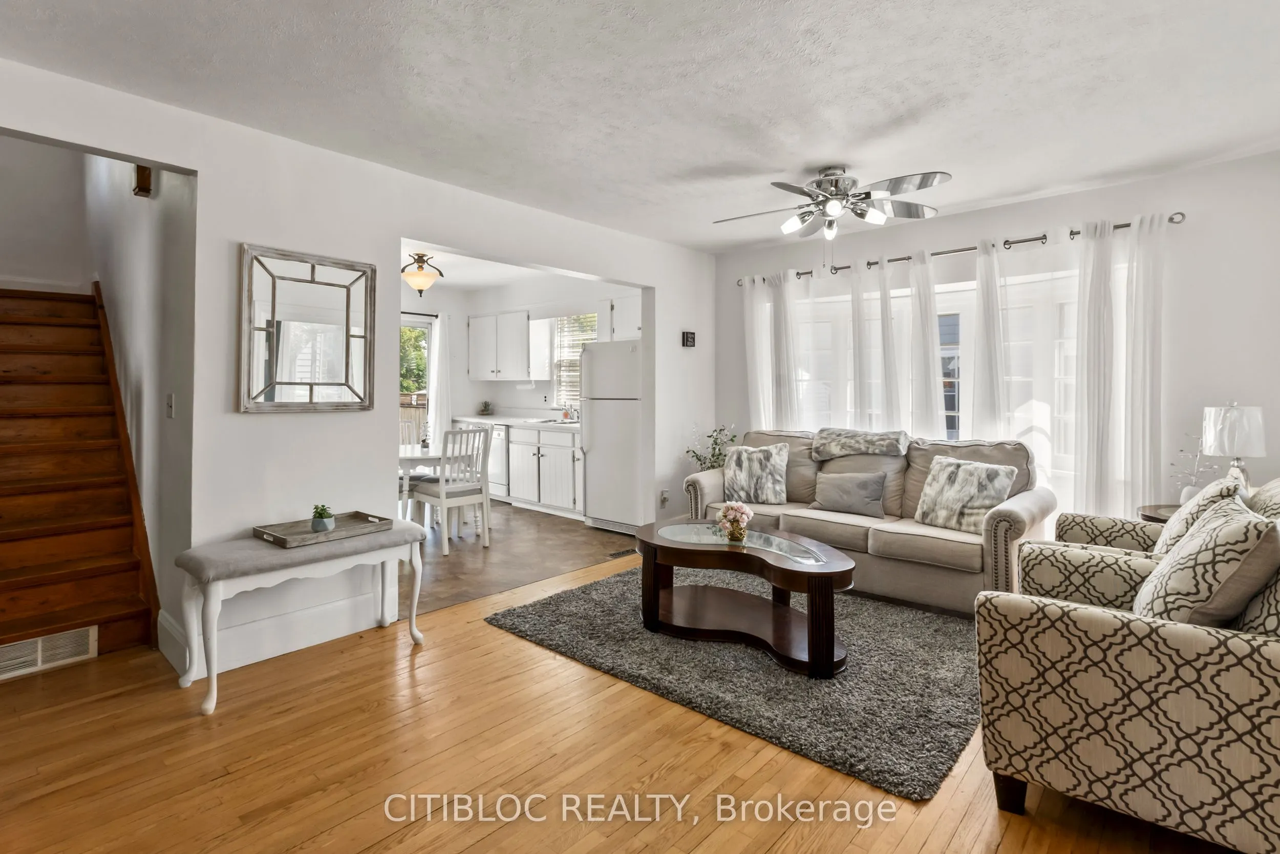 393 The Queensway S