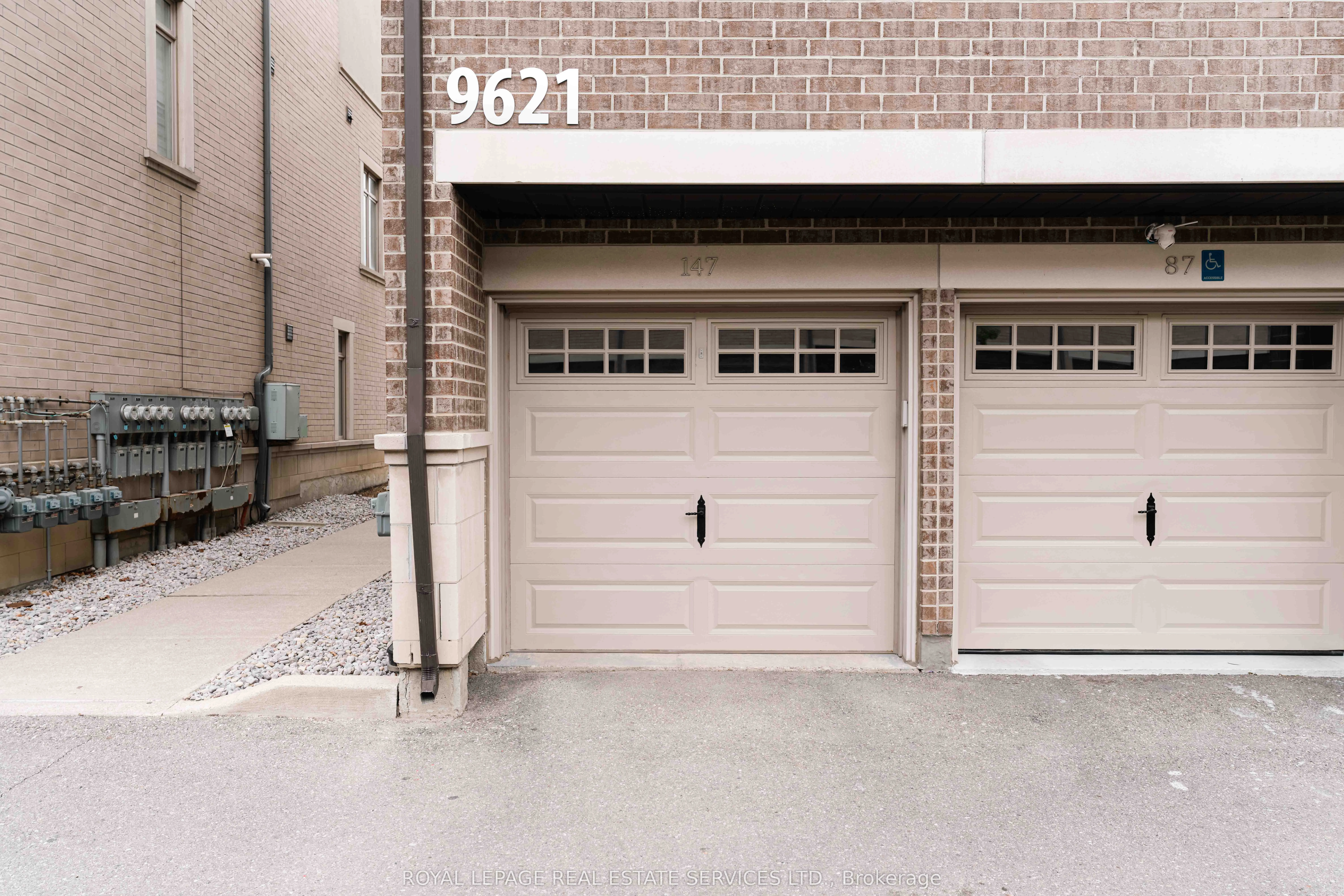 9621 Jane Street, #13
