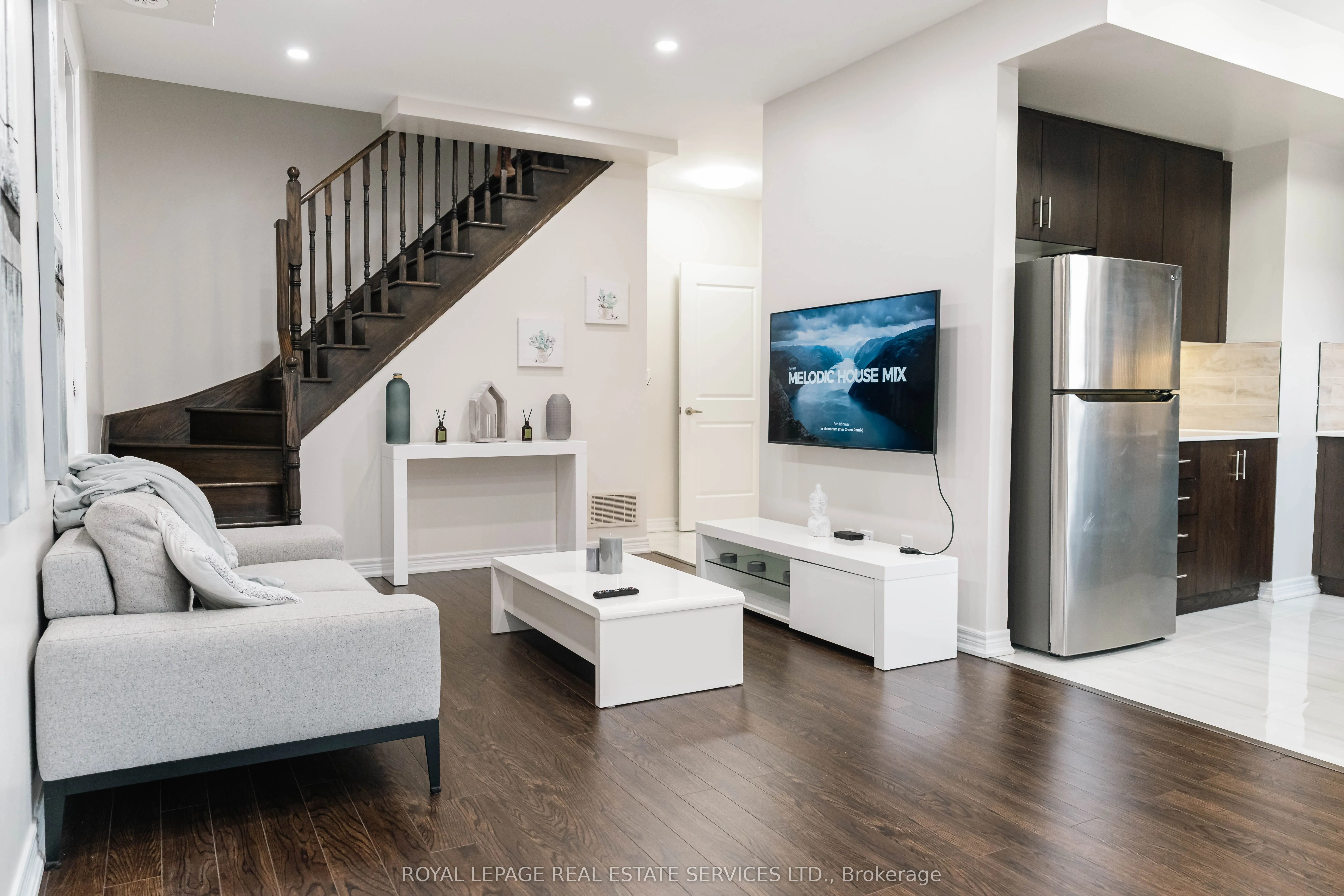 9621 Jane Street, #13