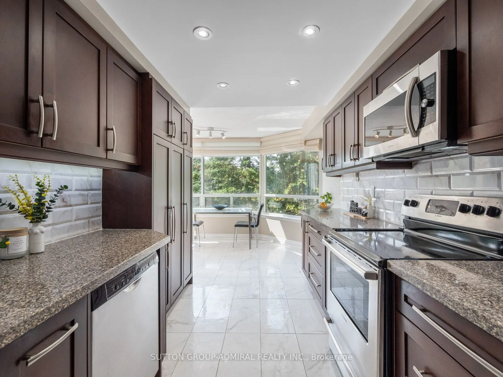 7250 Yonge Street, #407