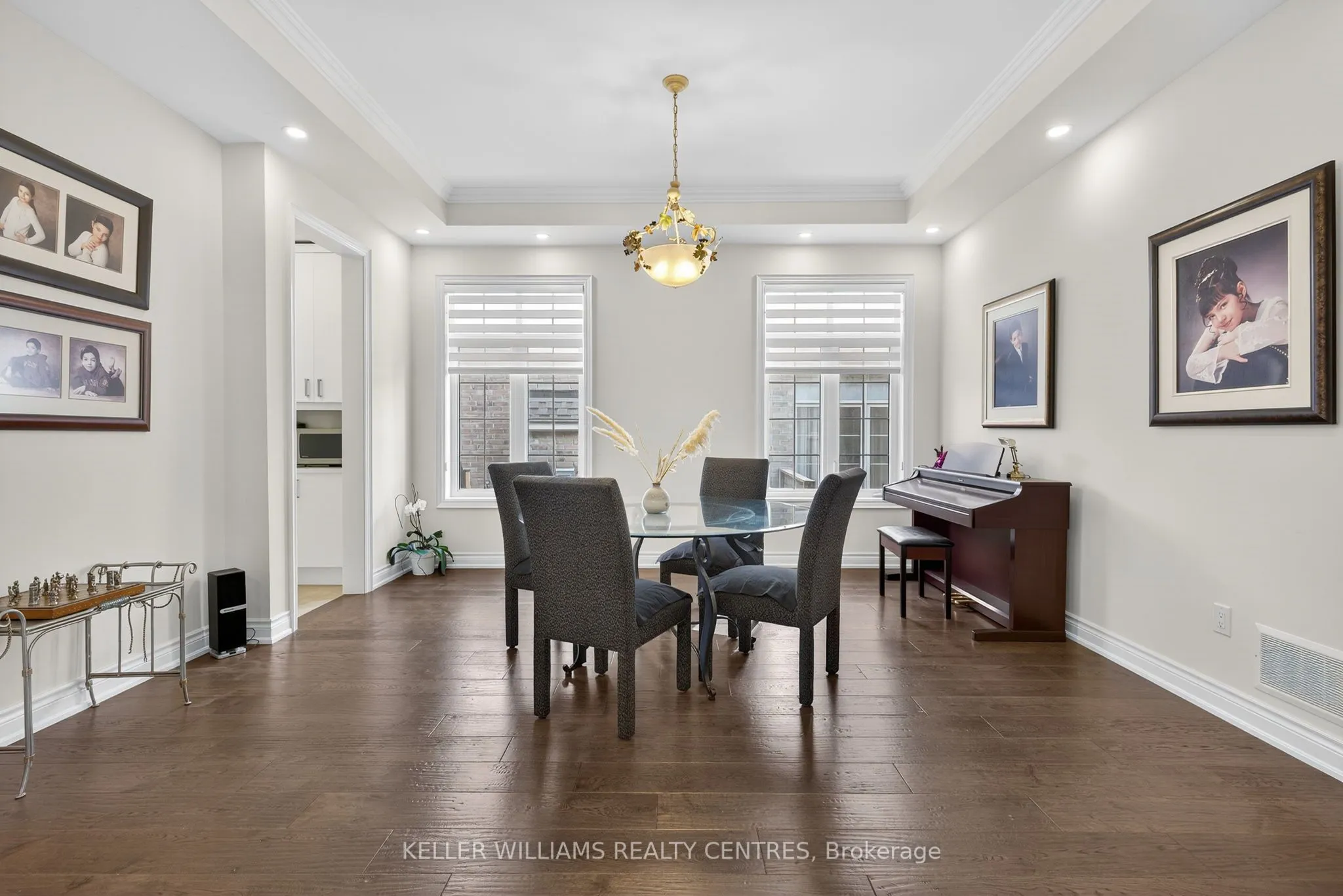 10 Larkin Avenue