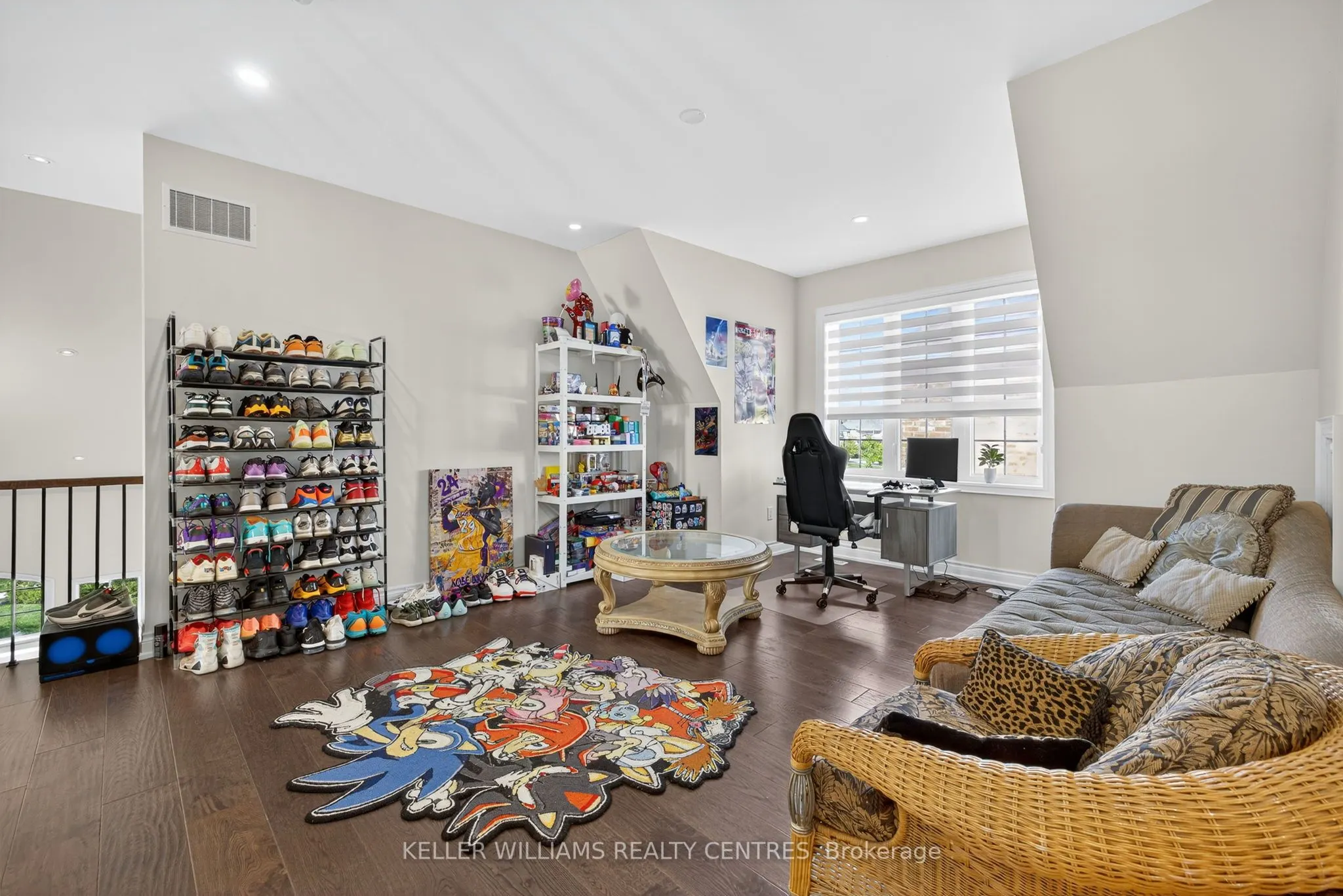 10 Larkin Avenue