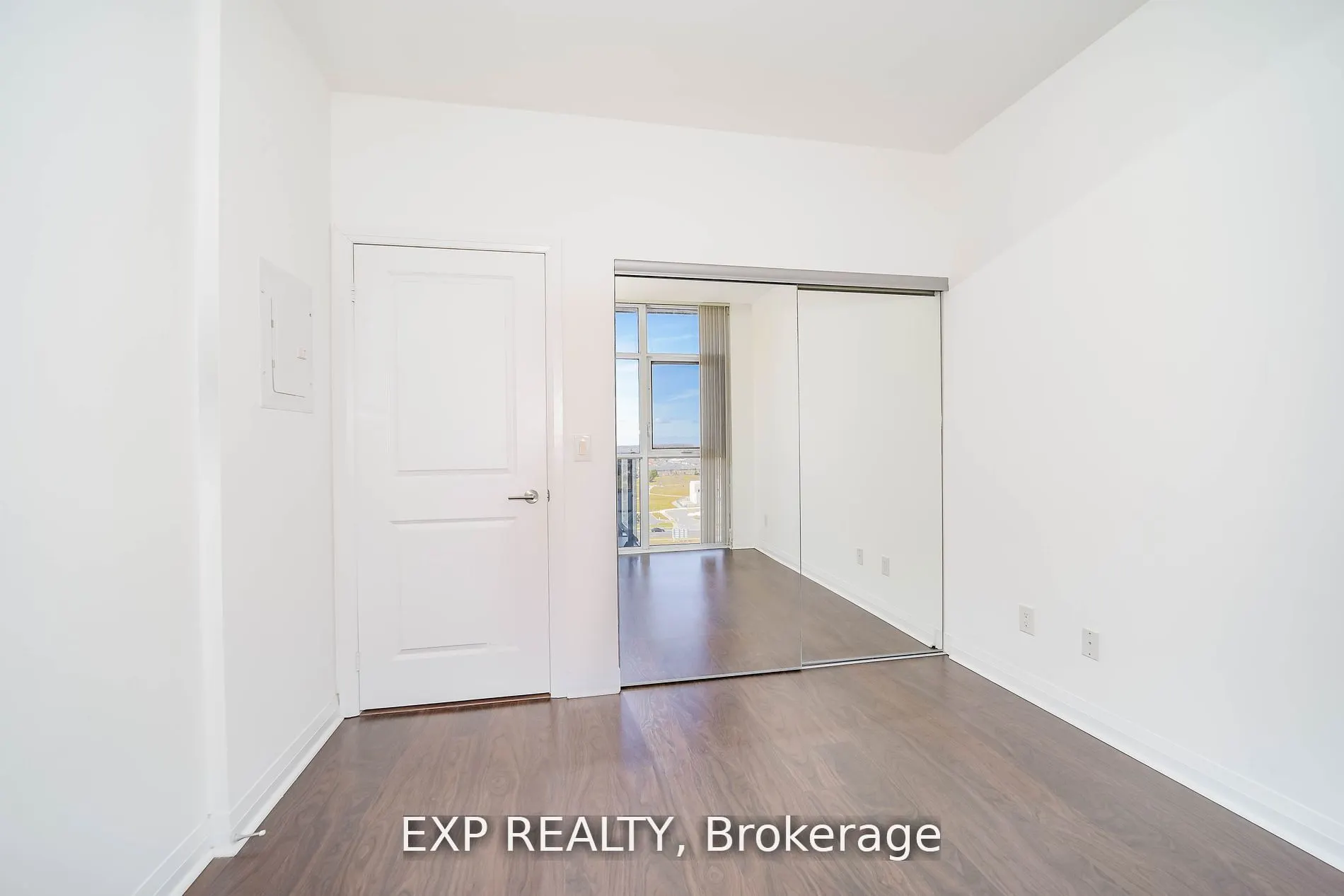 55 Oneida Crescent, #1011