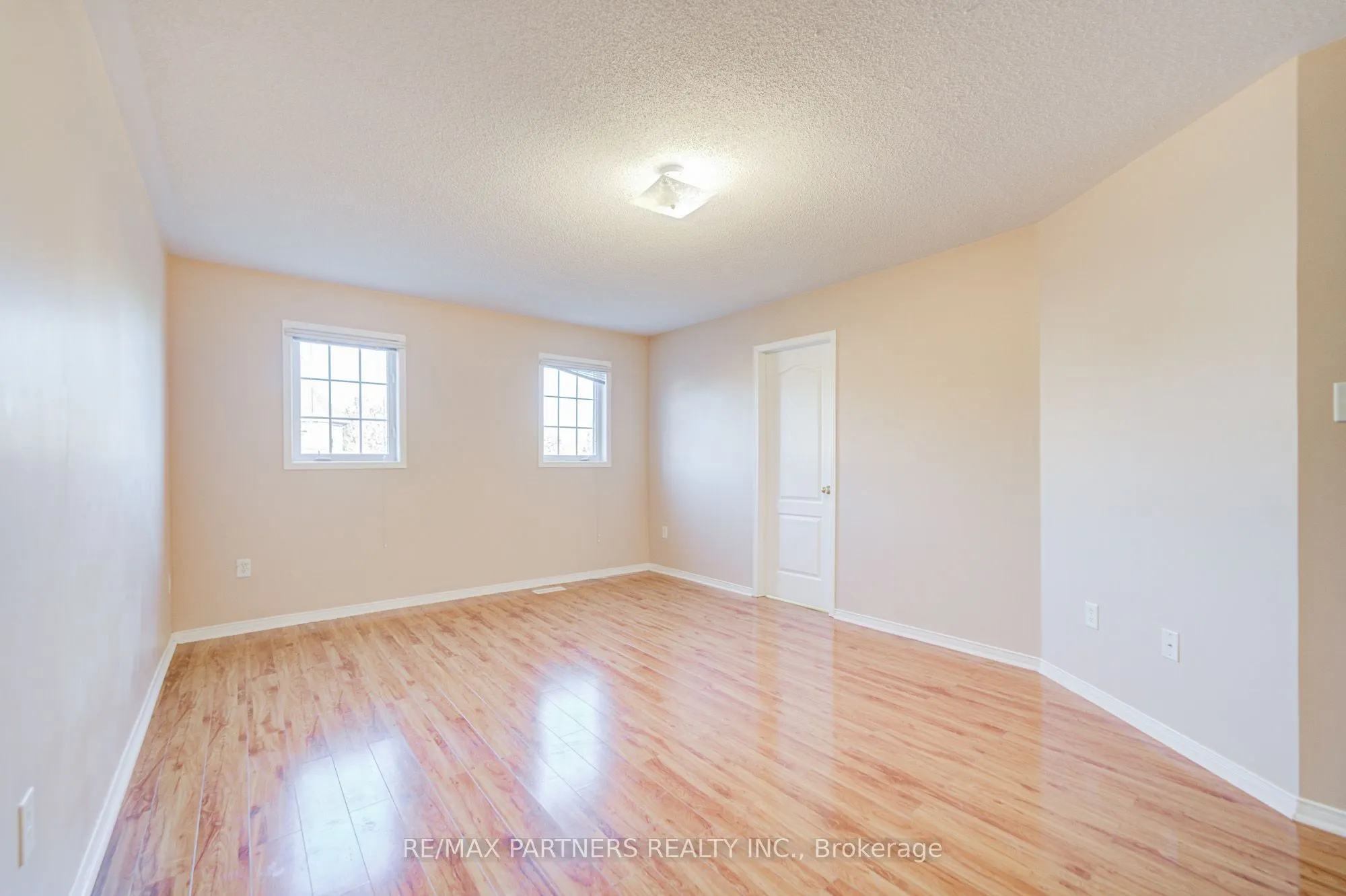 496 The Bridle Walk