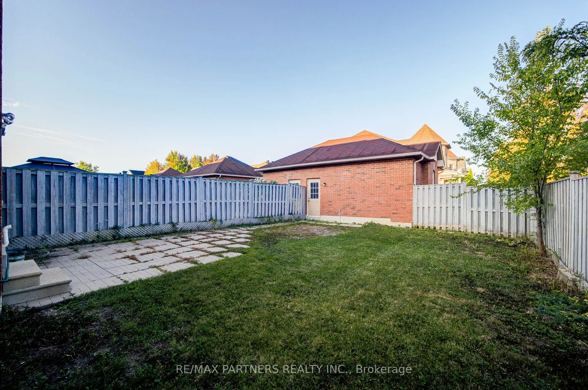 496 The Bridle Walk