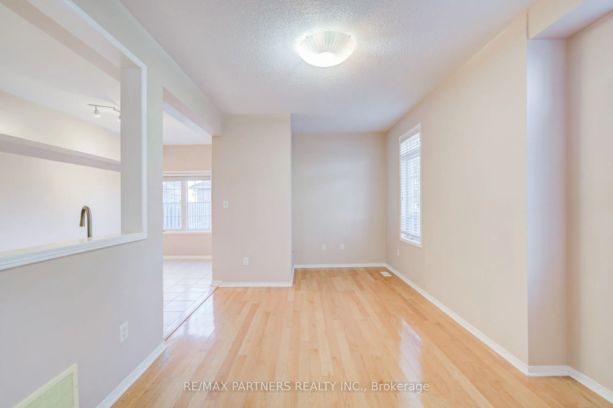 496 The Bridle Walk