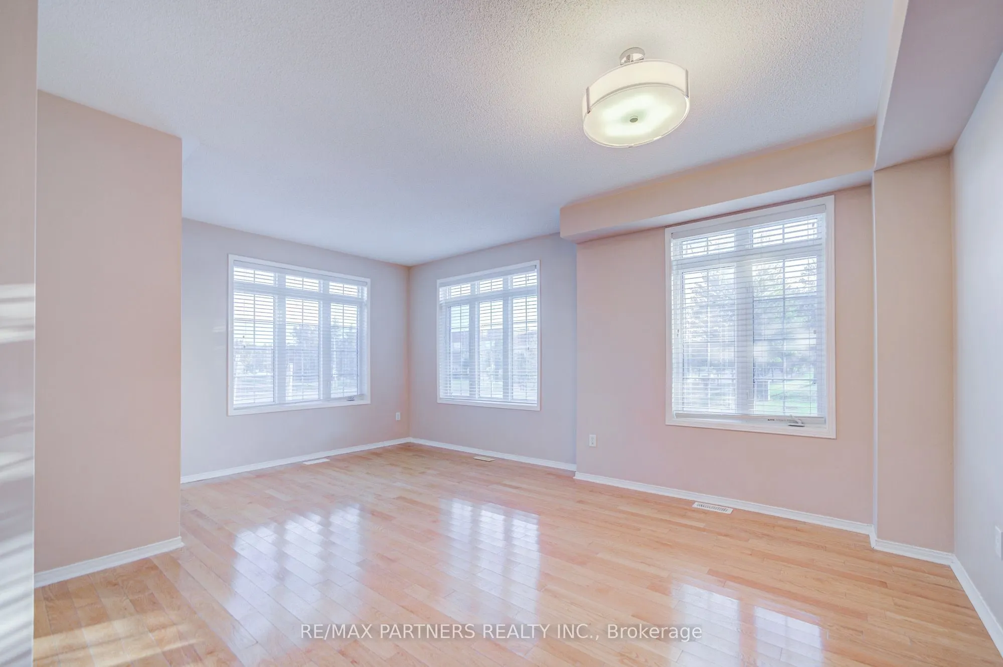 496 The Bridle Walk