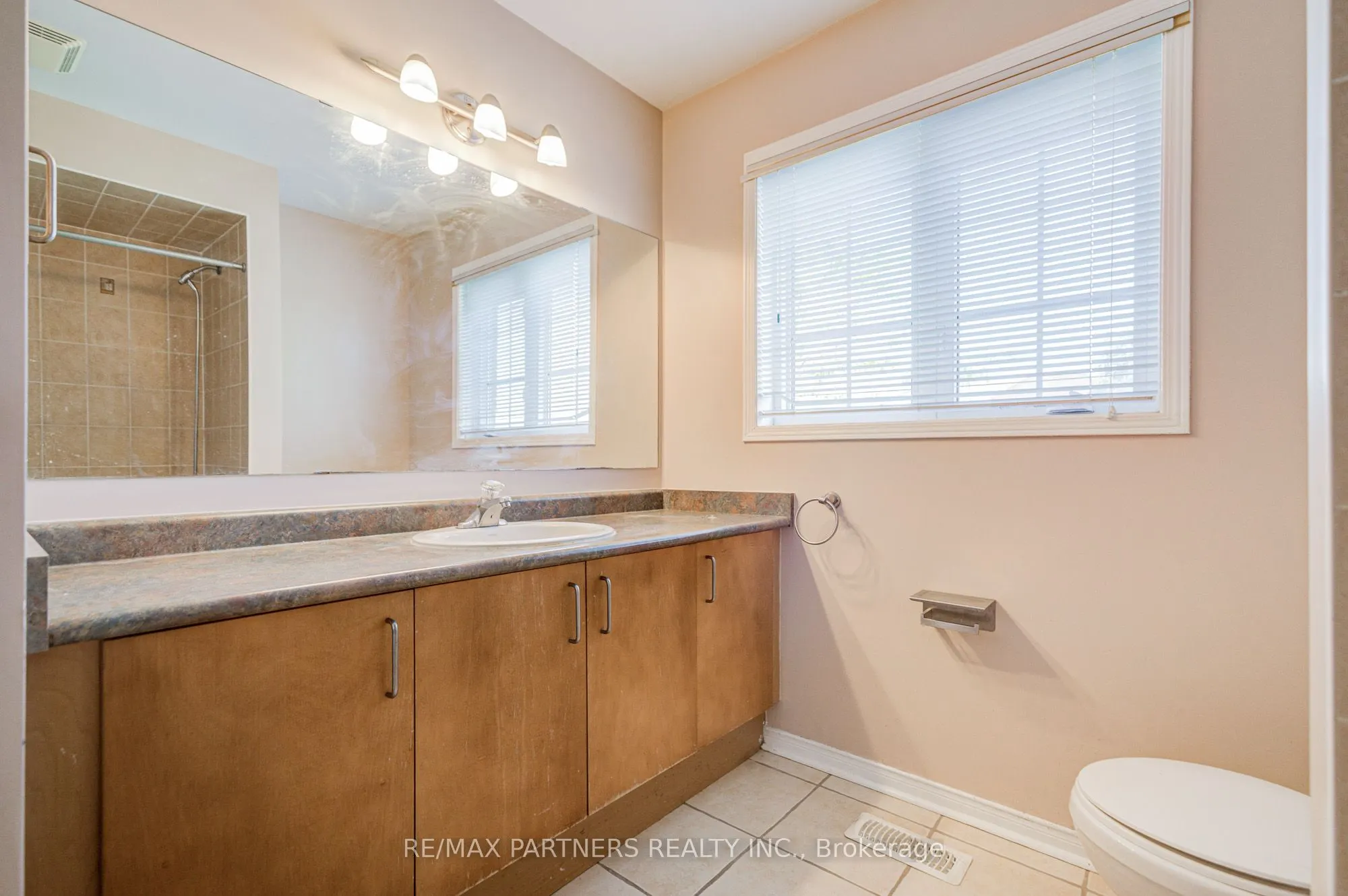 496 The Bridle Walk