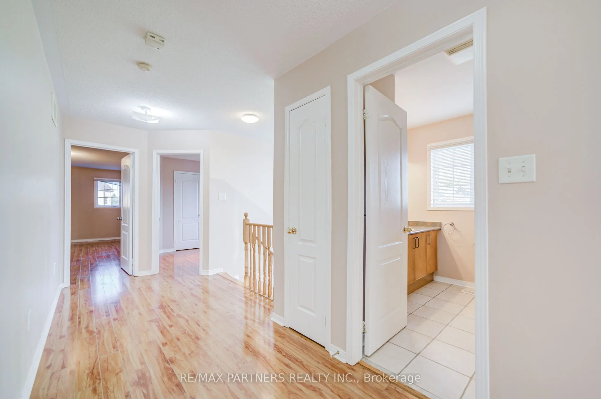 496 The Bridle Walk
