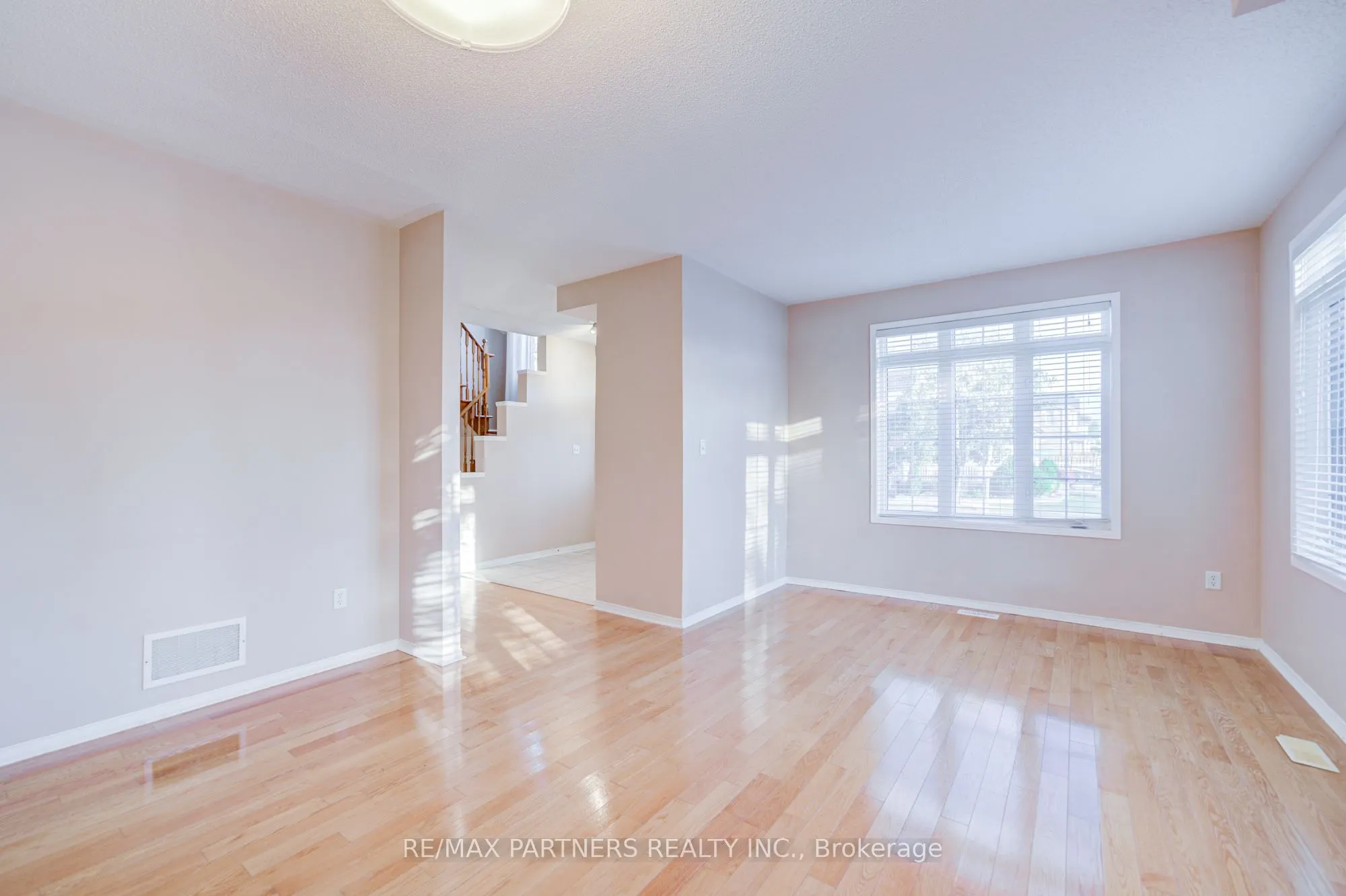 496 The Bridle Walk