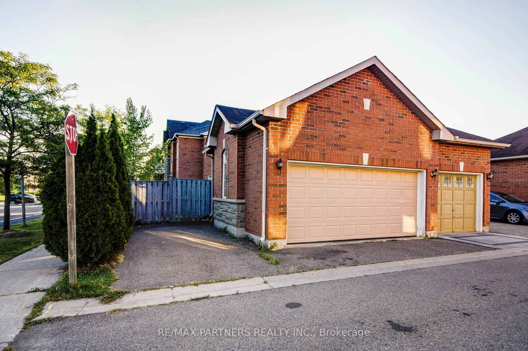 496 The Bridle Walk