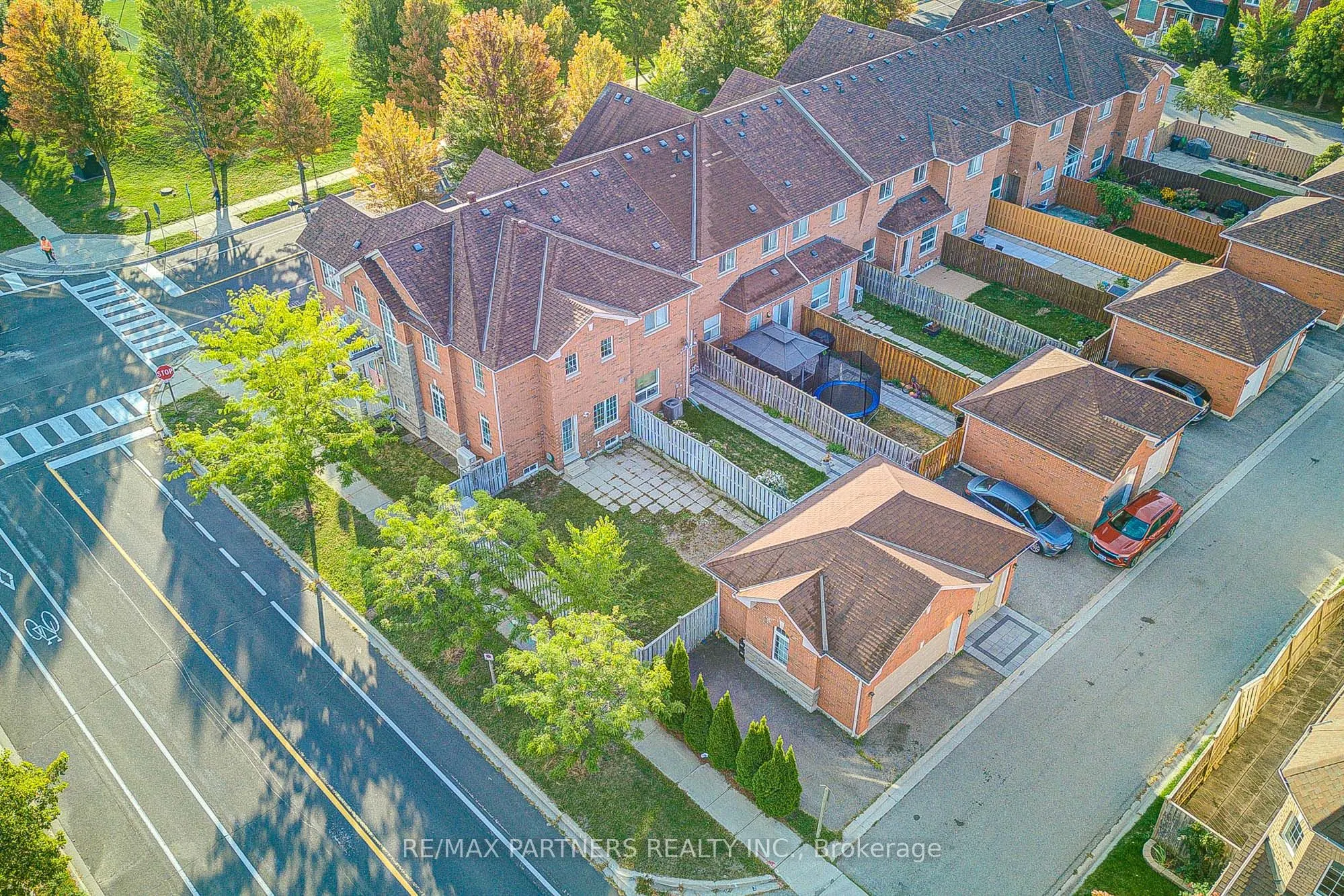 496 The Bridle Walk