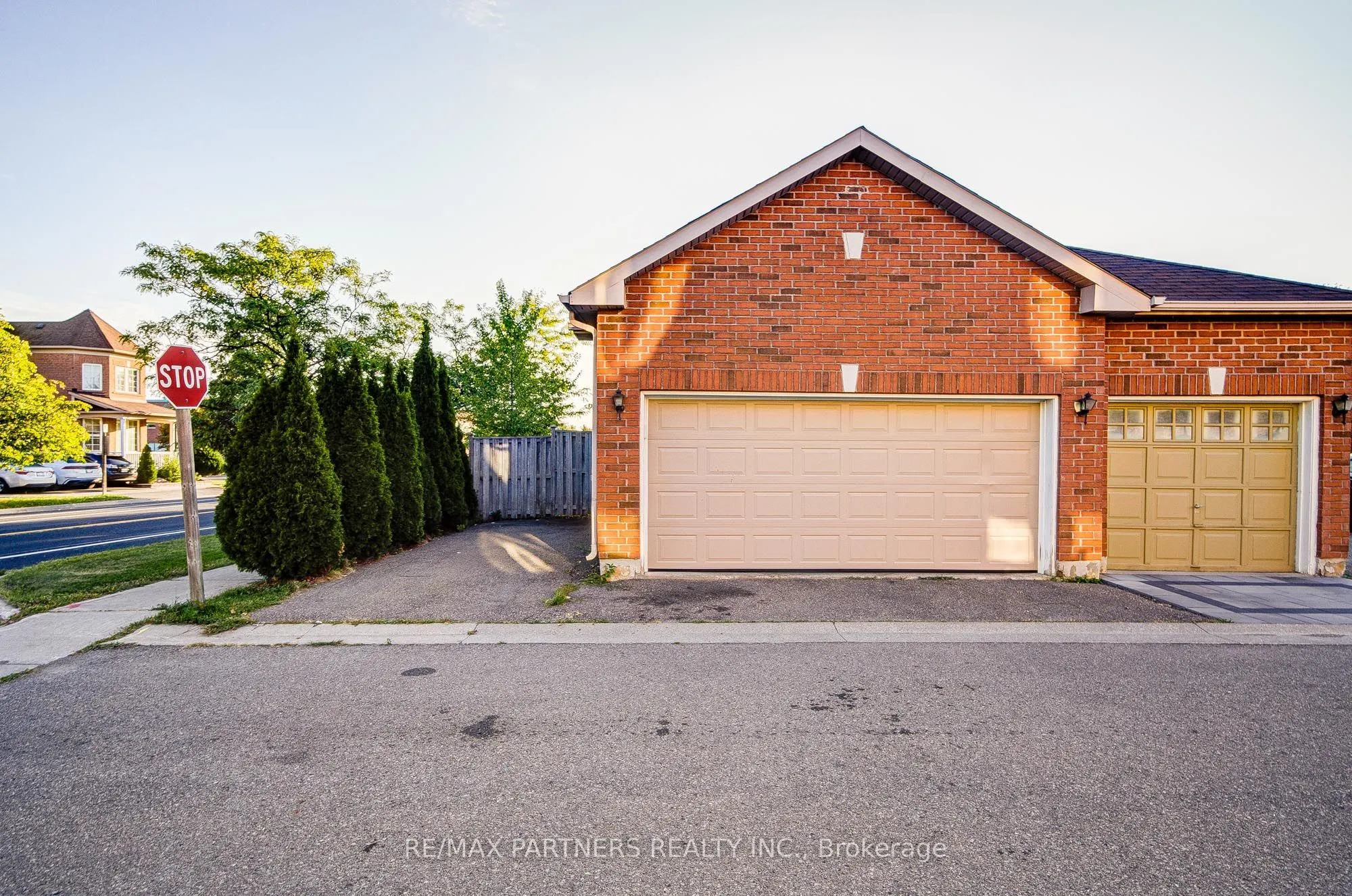 496 The Bridle Walk