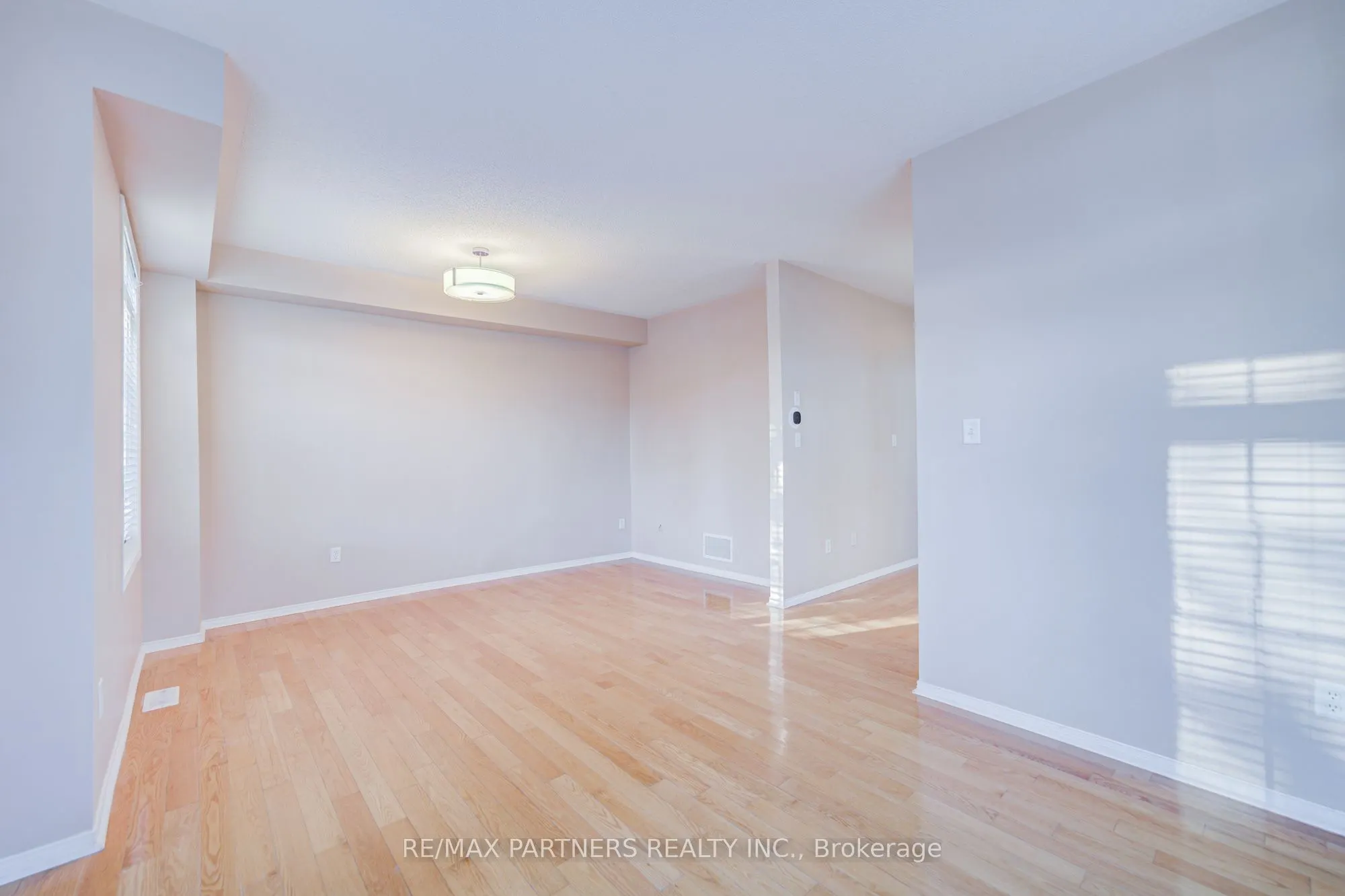 496 The Bridle Walk