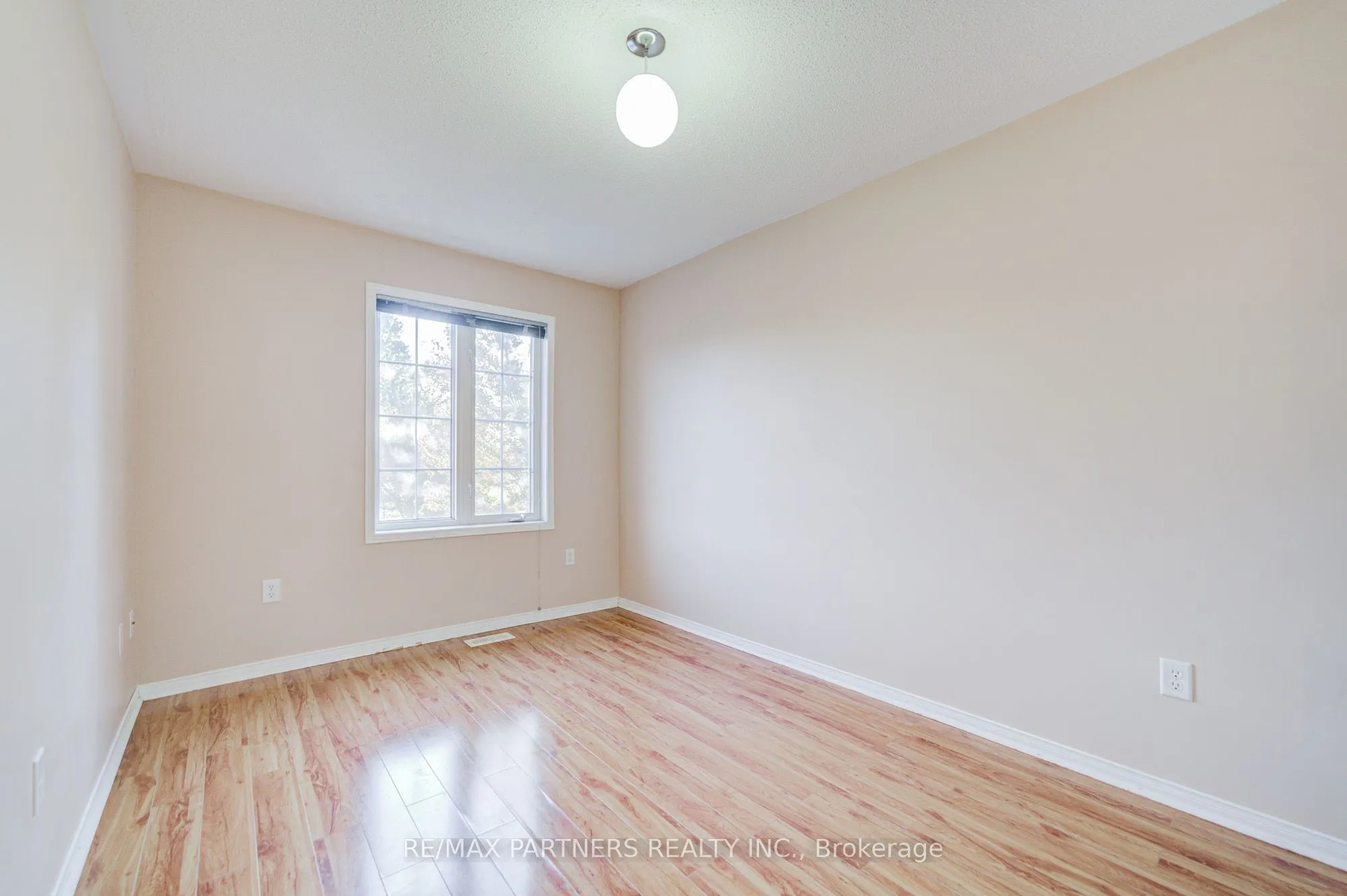496 The Bridle Walk