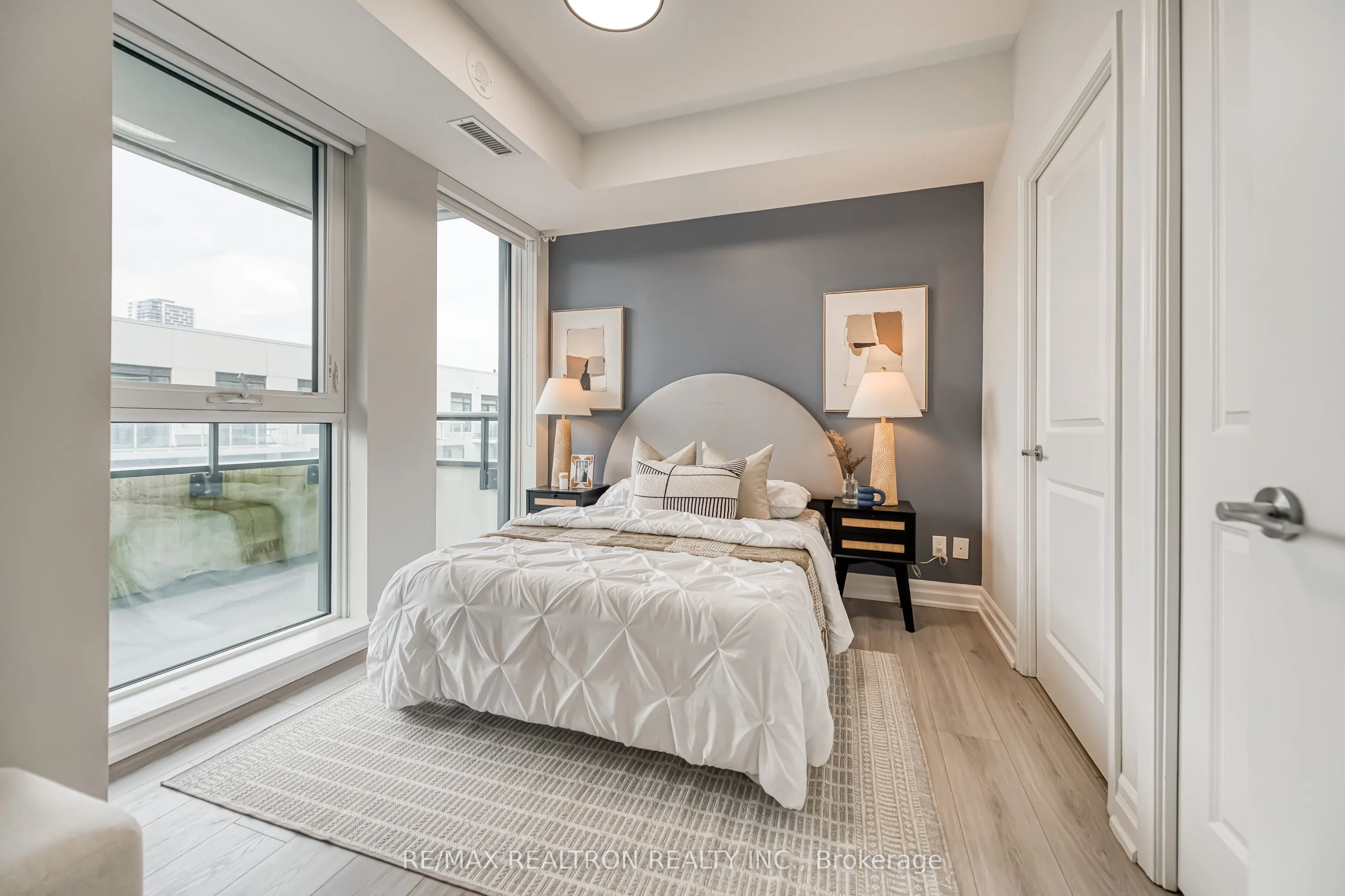 8 Rouge Valley Drive W, #B716