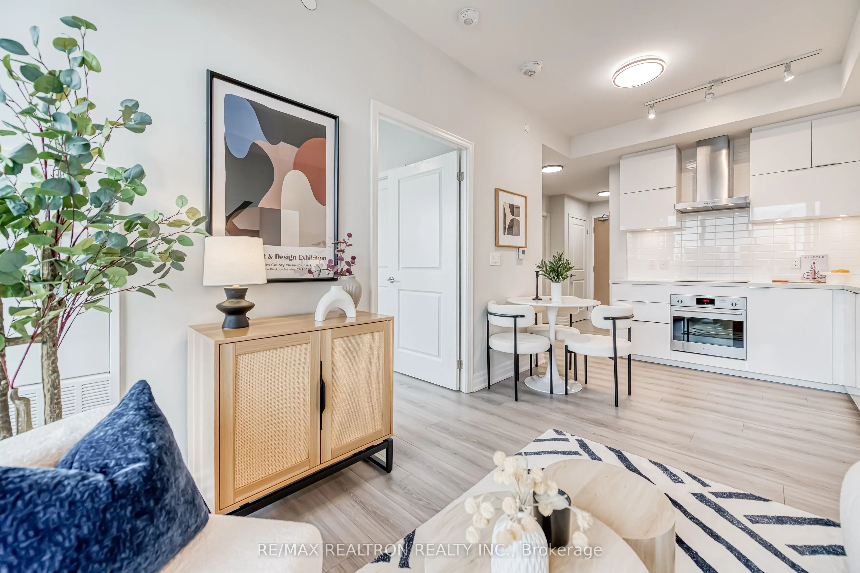 8 Rouge Valley Drive W, #B716