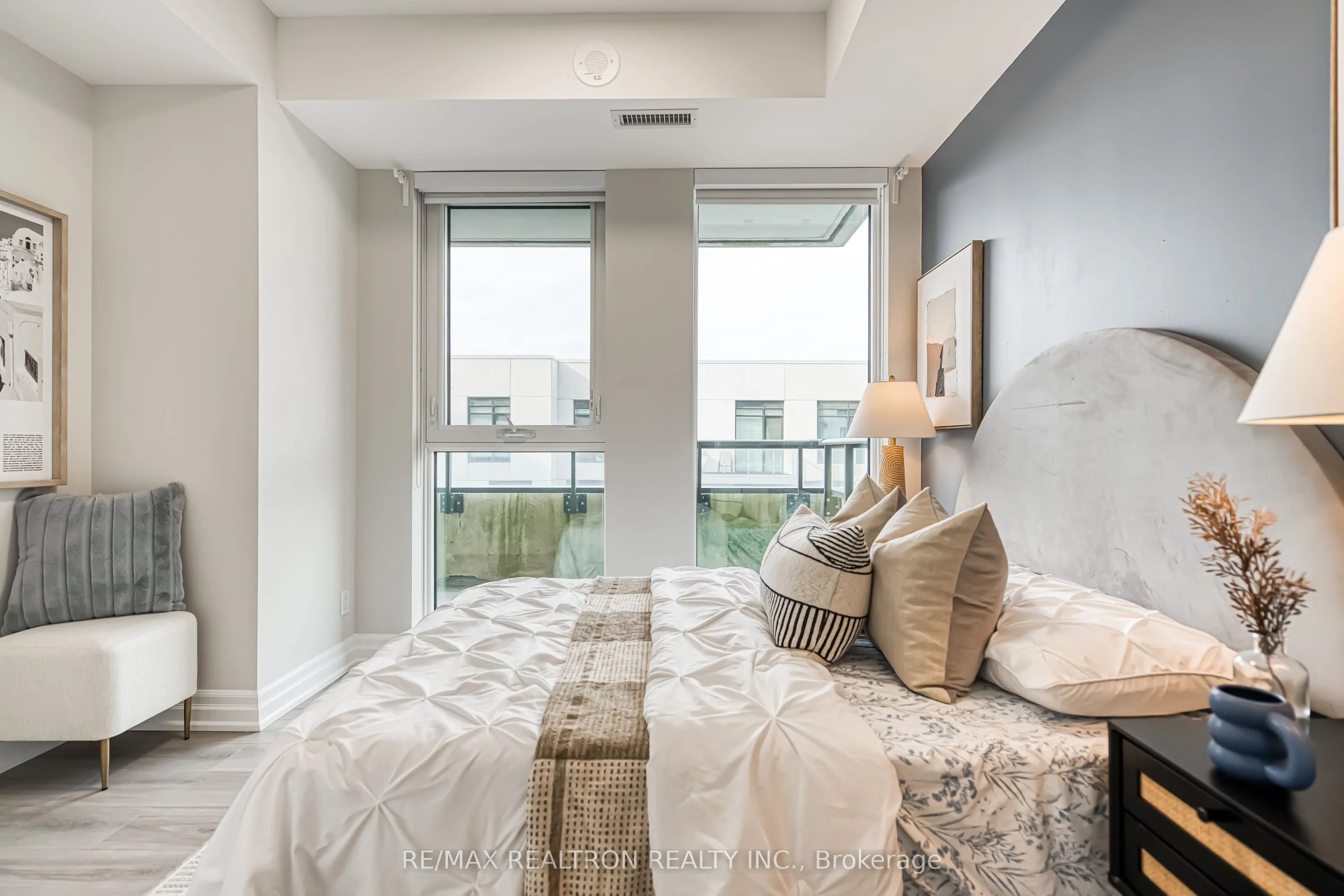 8 Rouge Valley Drive W, #B716