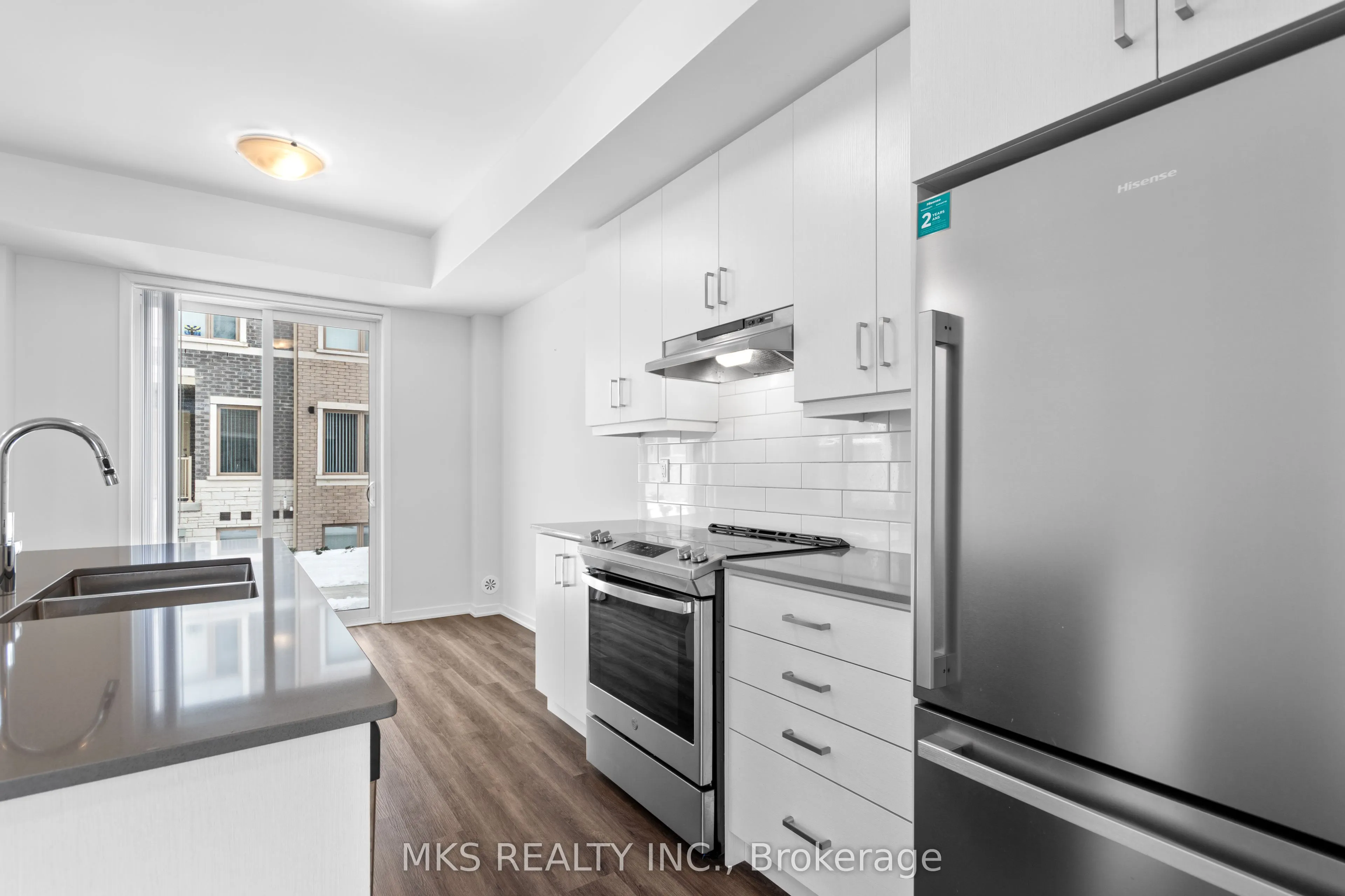 23 Mable Smith Way, #05