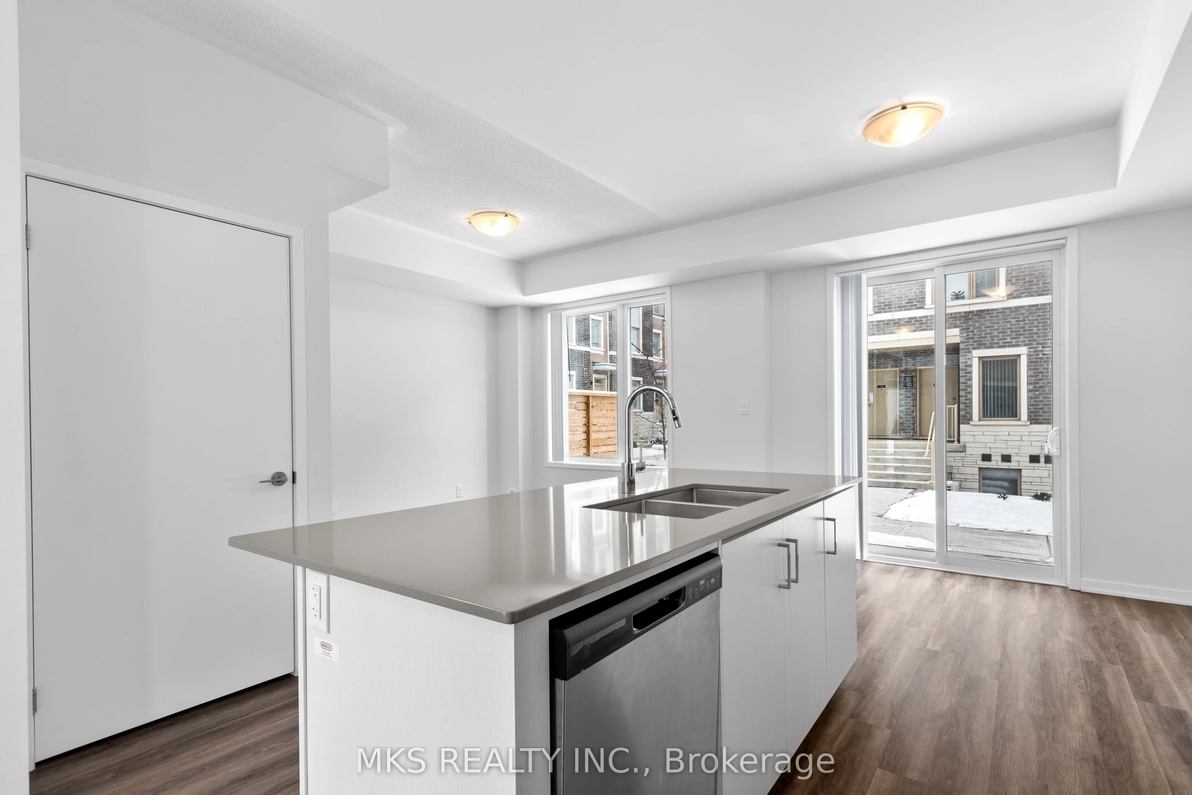 23 Mable Smith Way, #05