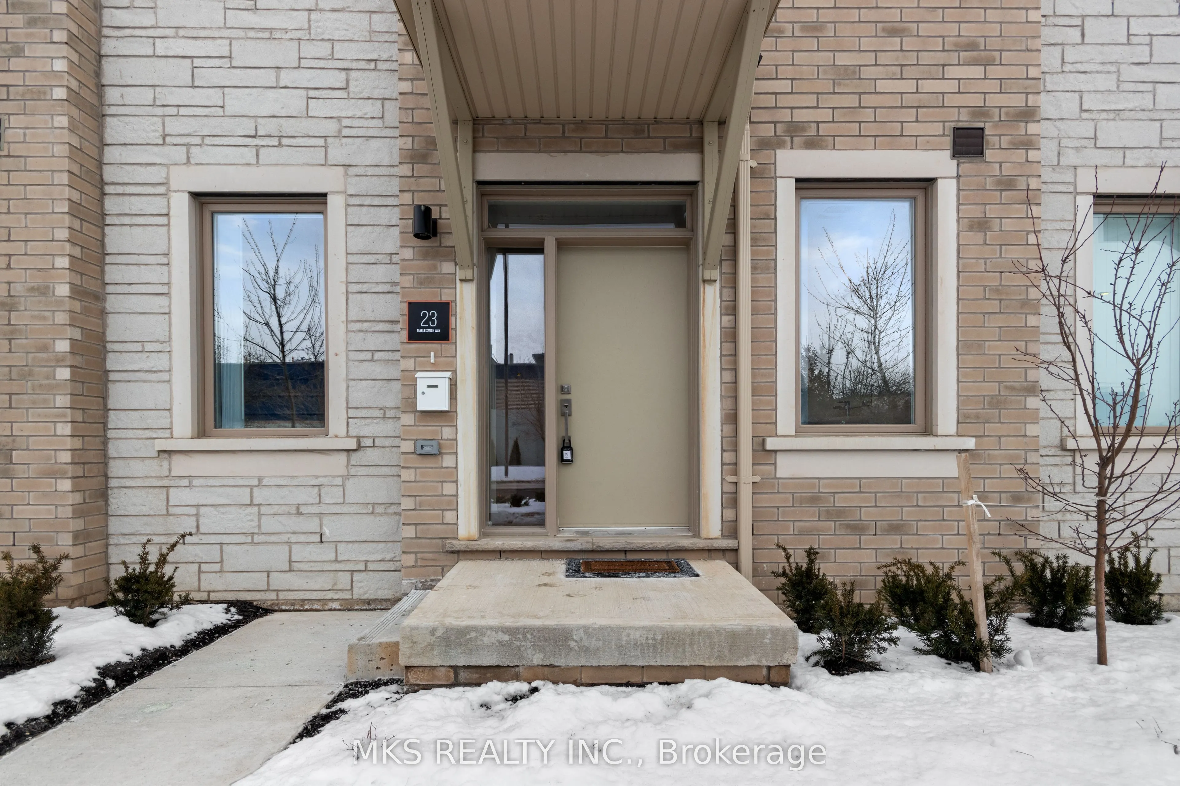 23 Mable Smith Way, #05