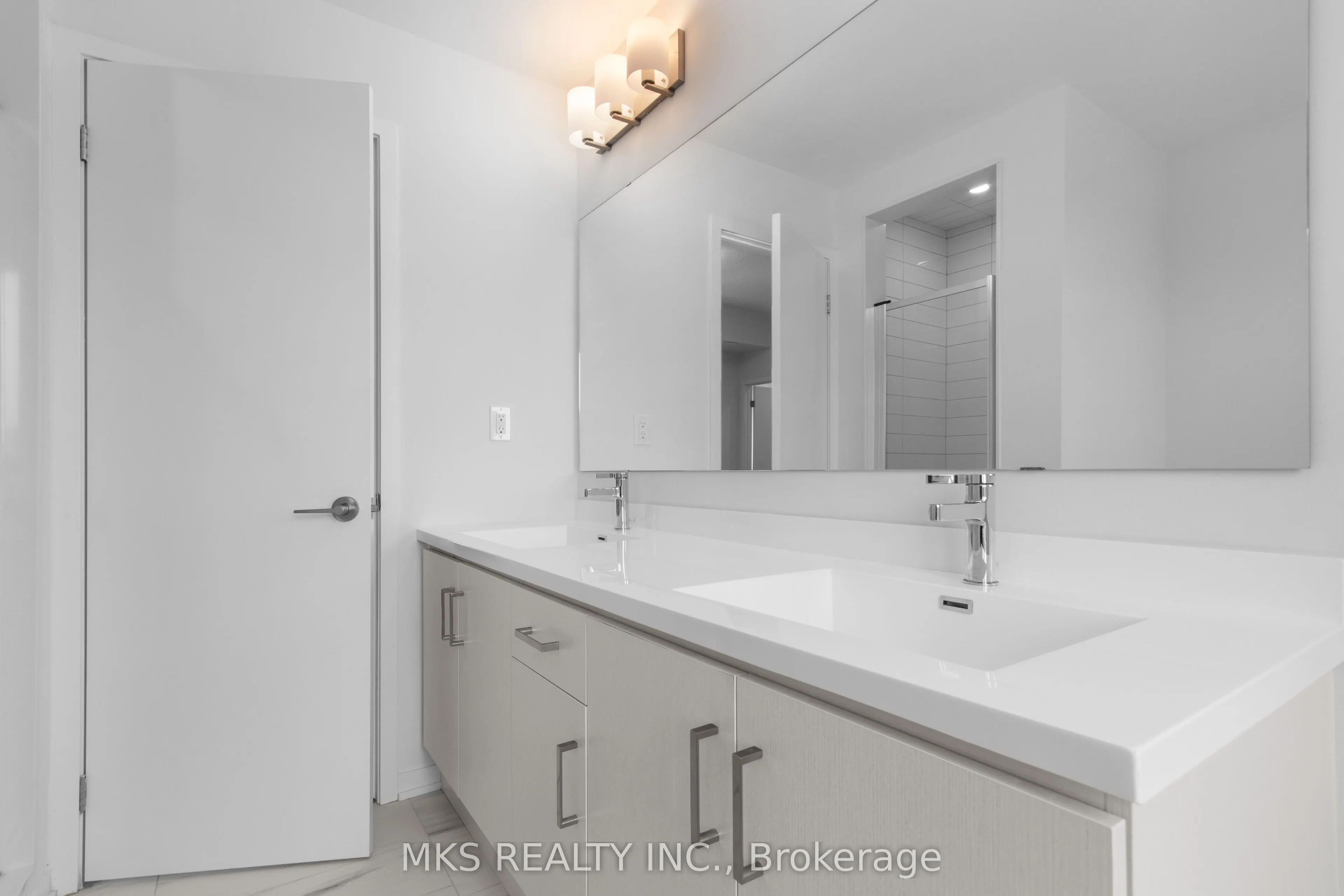23 Mable Smith Way, #05