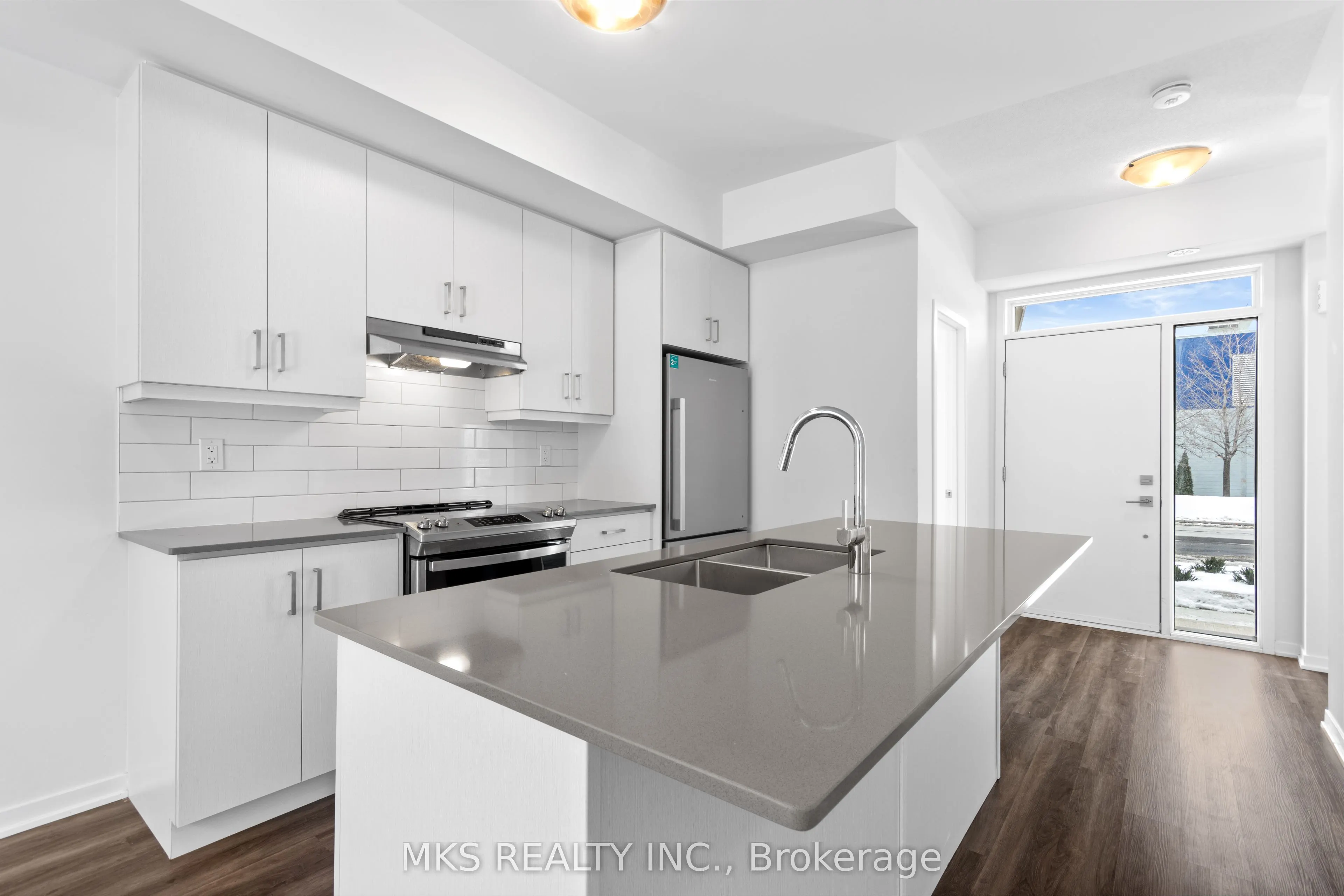 23 Mable Smith Way, #05