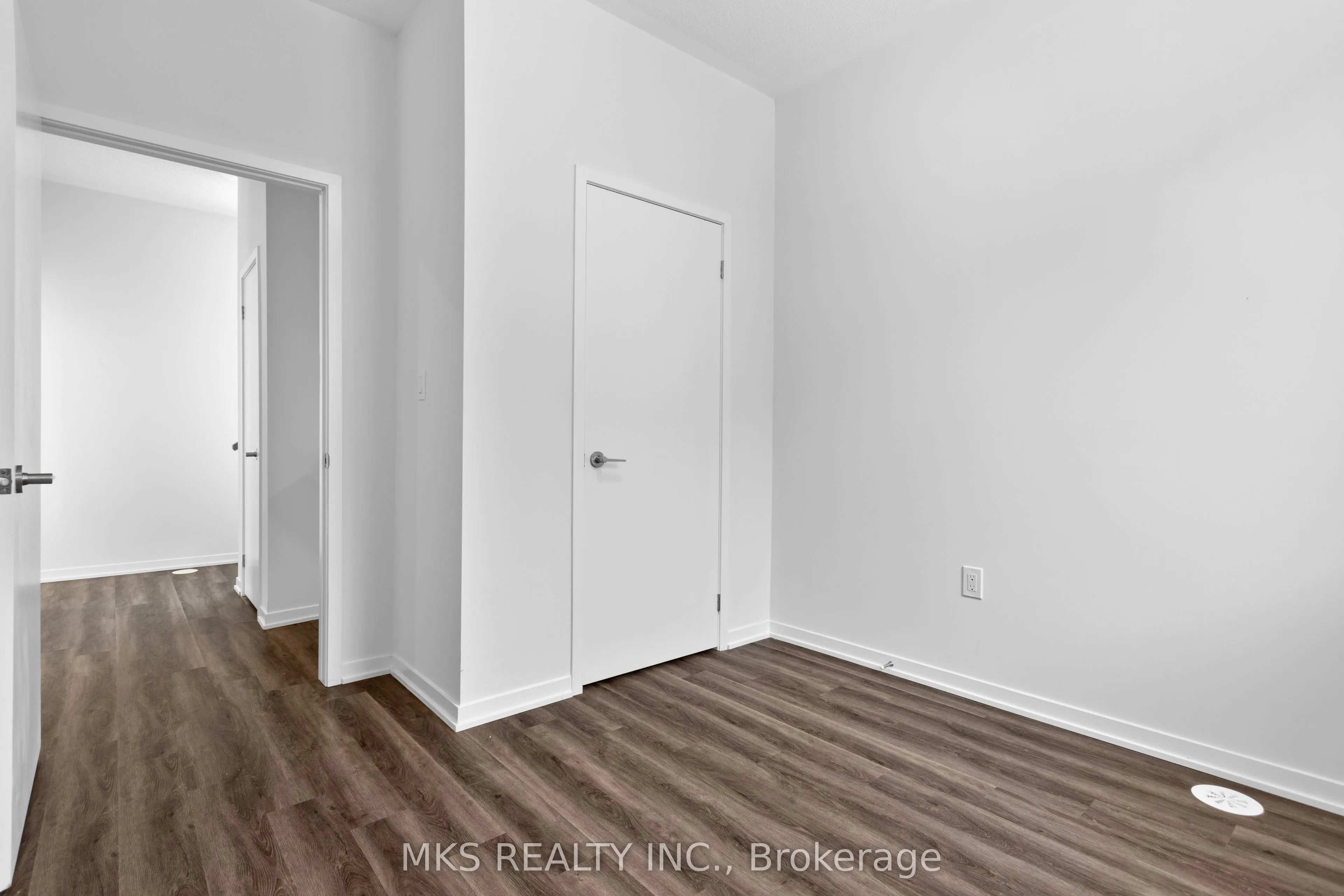 23 Mable Smith Way, #05