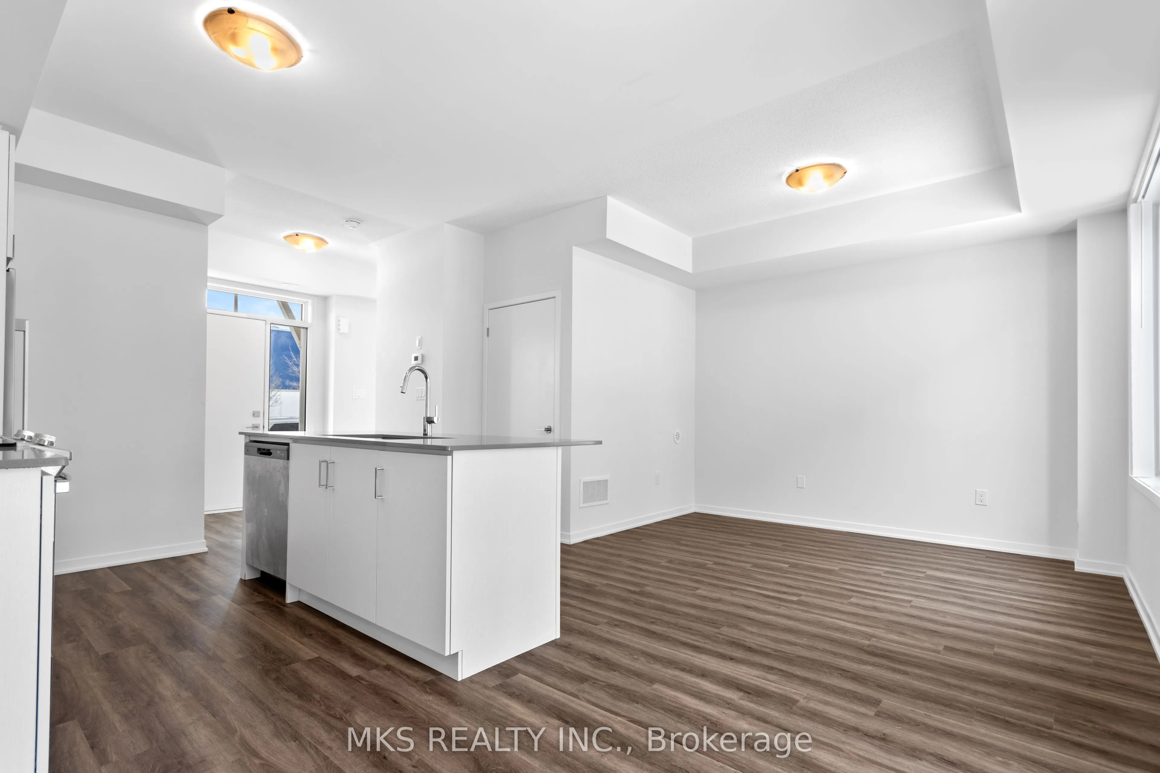 23 Mable Smith Way, #05