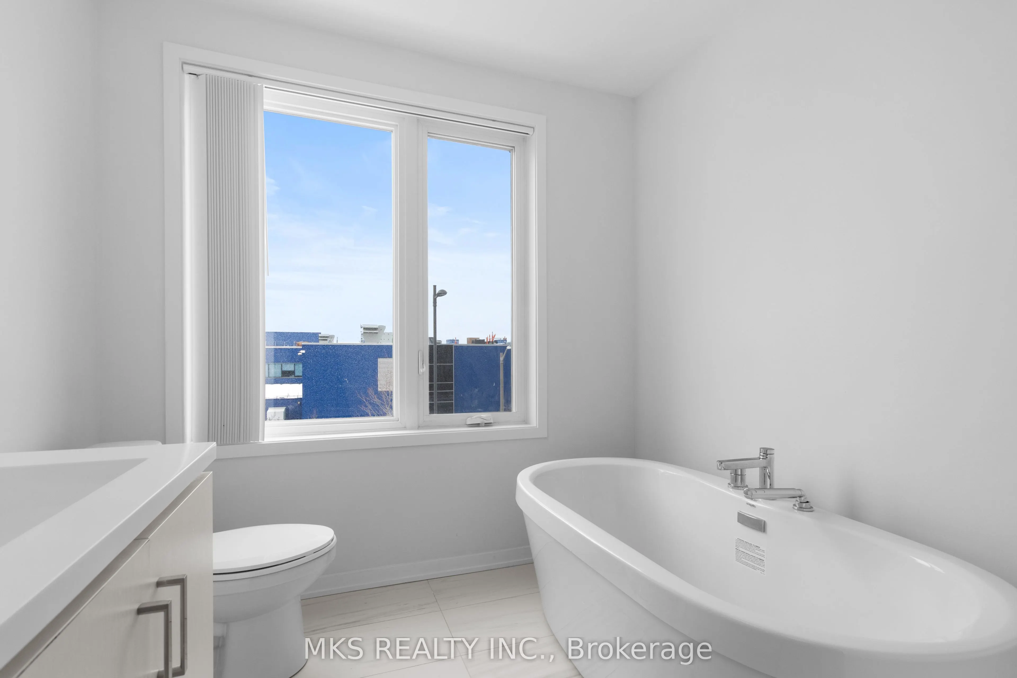 23 Mable Smith Way, #05