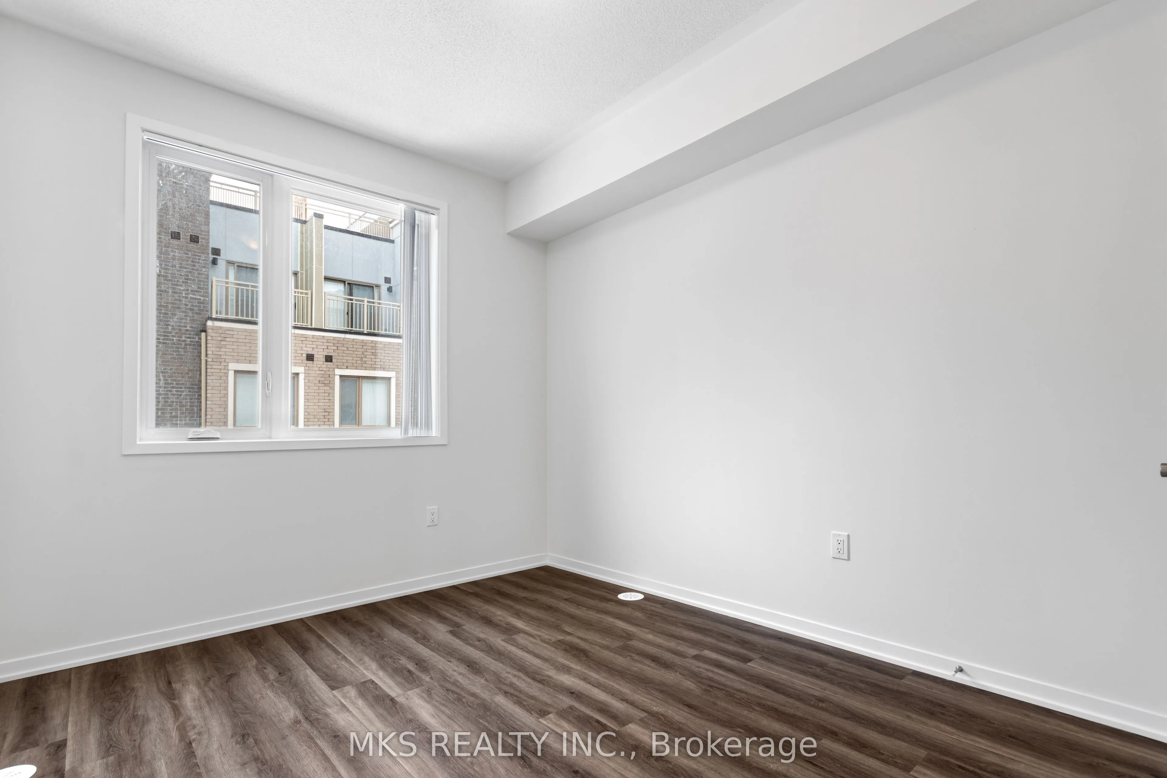 23 Mable Smith Way, #05
