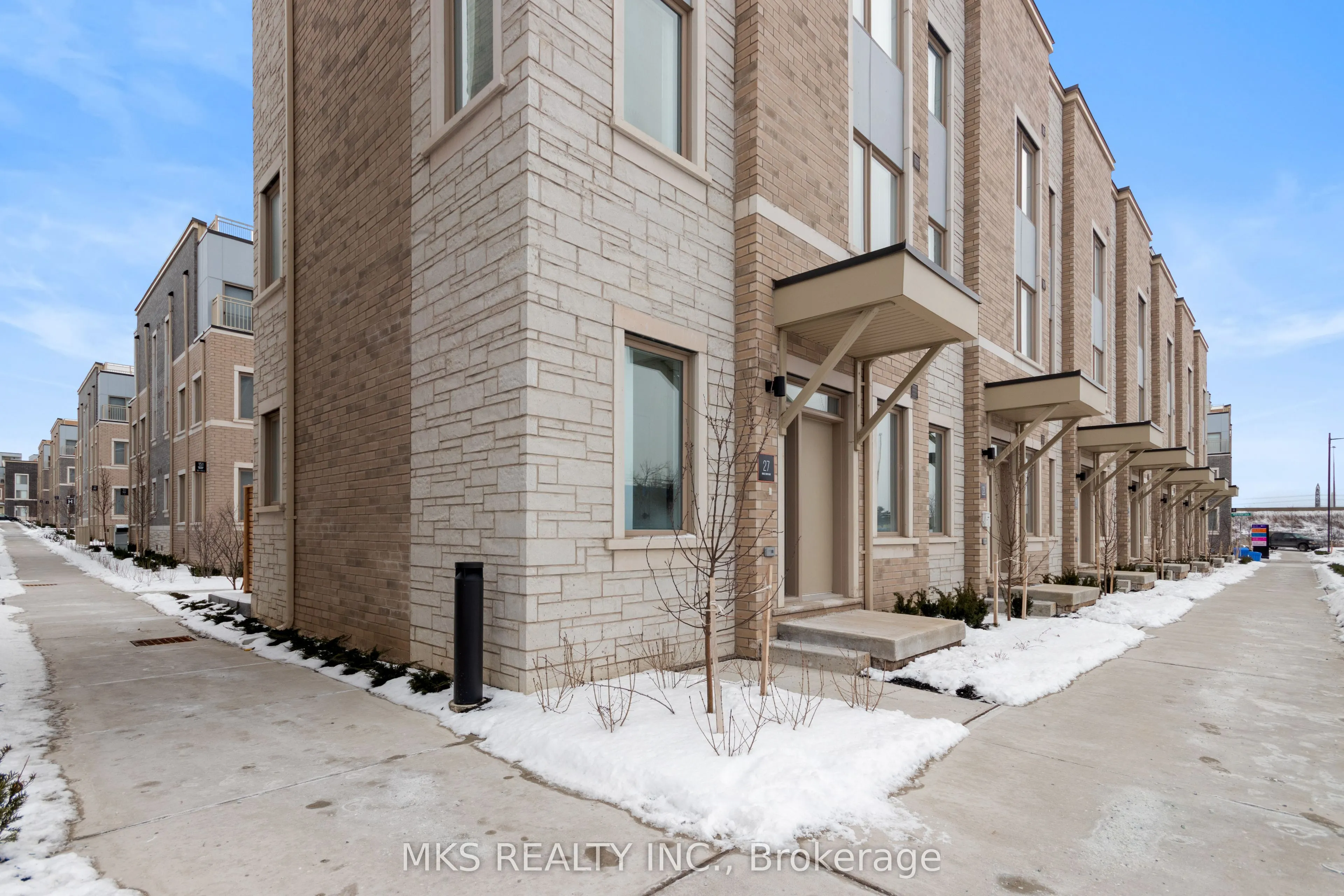 23 Mable Smith Way, #05