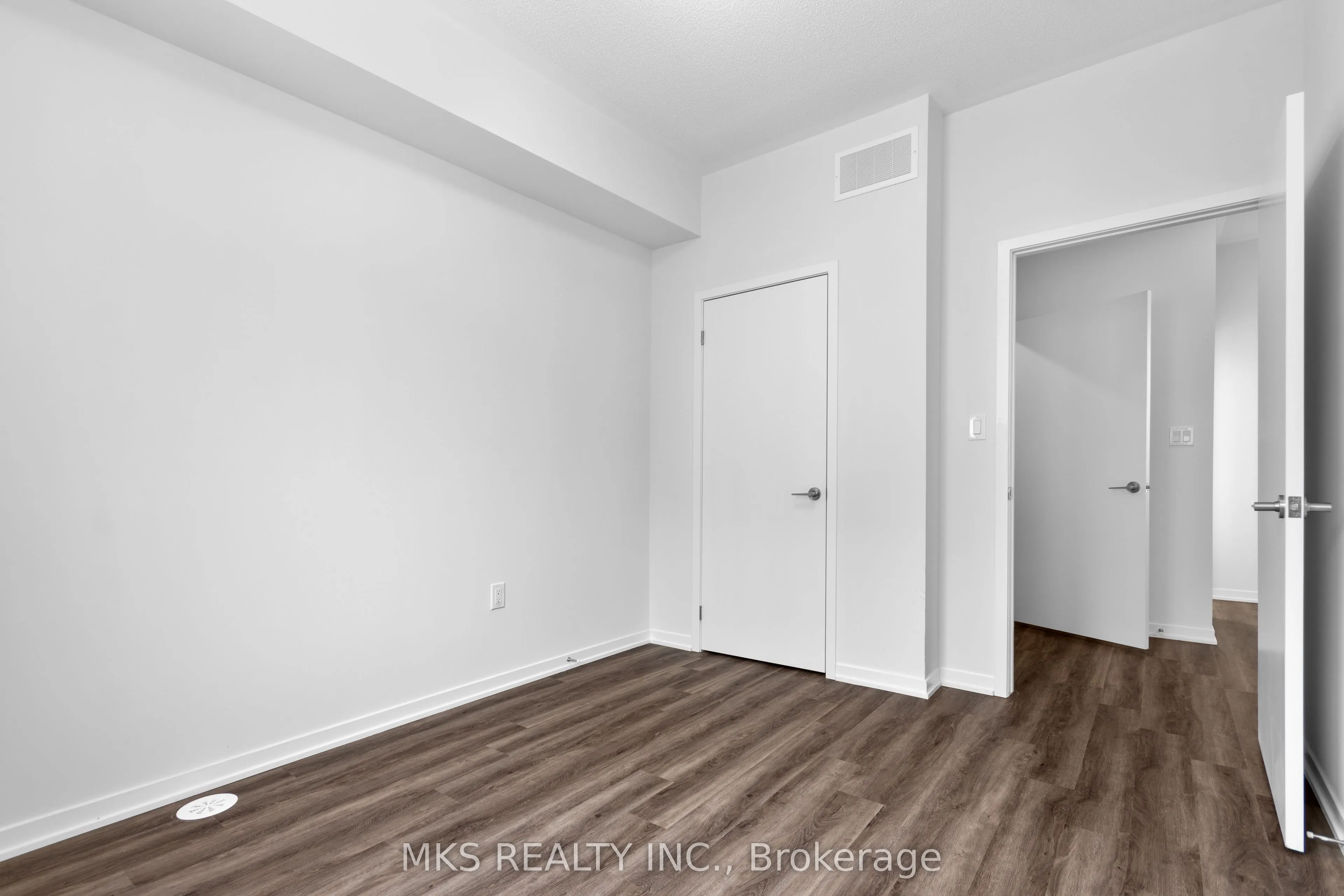 23 Mable Smith Way, #05