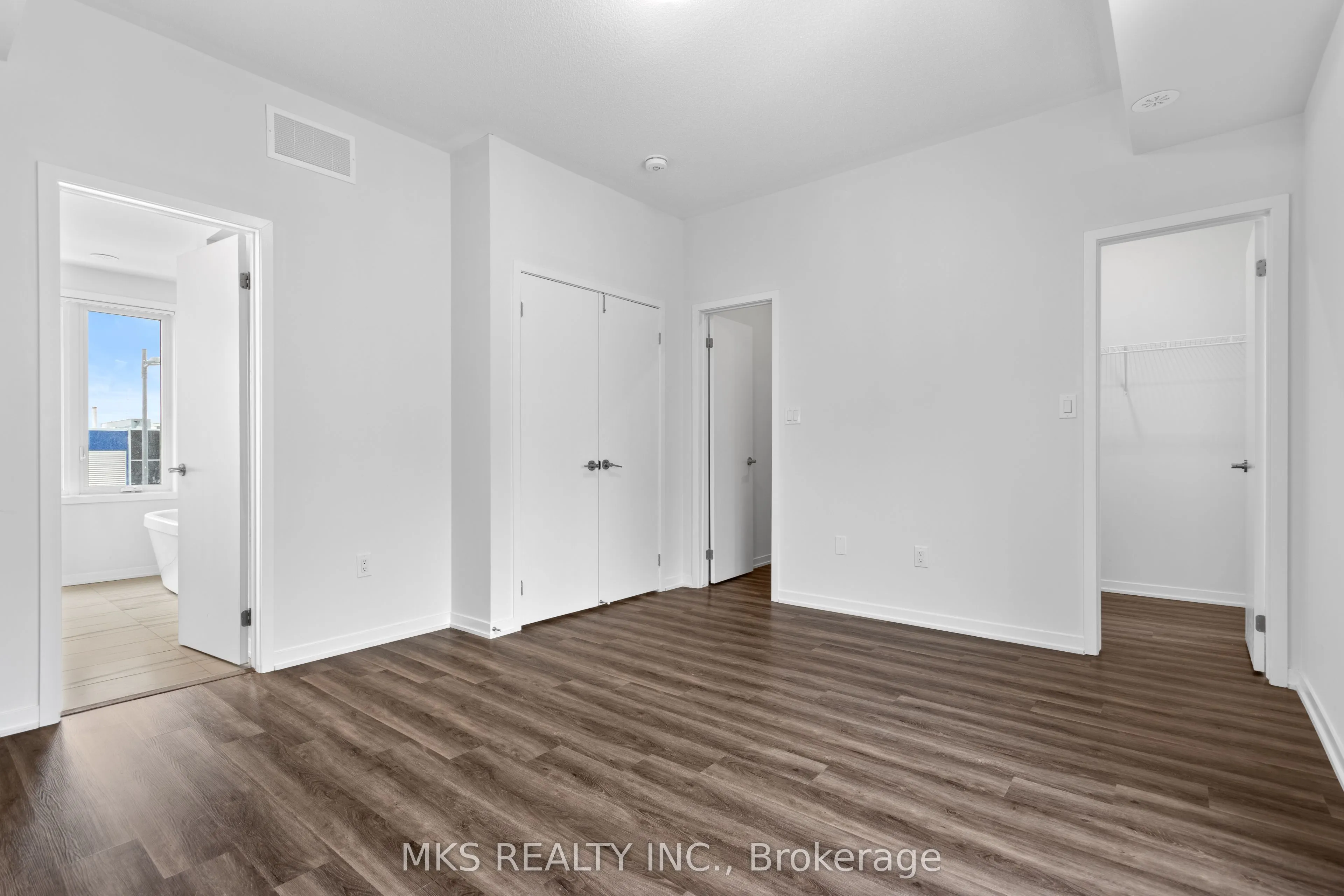 23 Mable Smith Way, #05