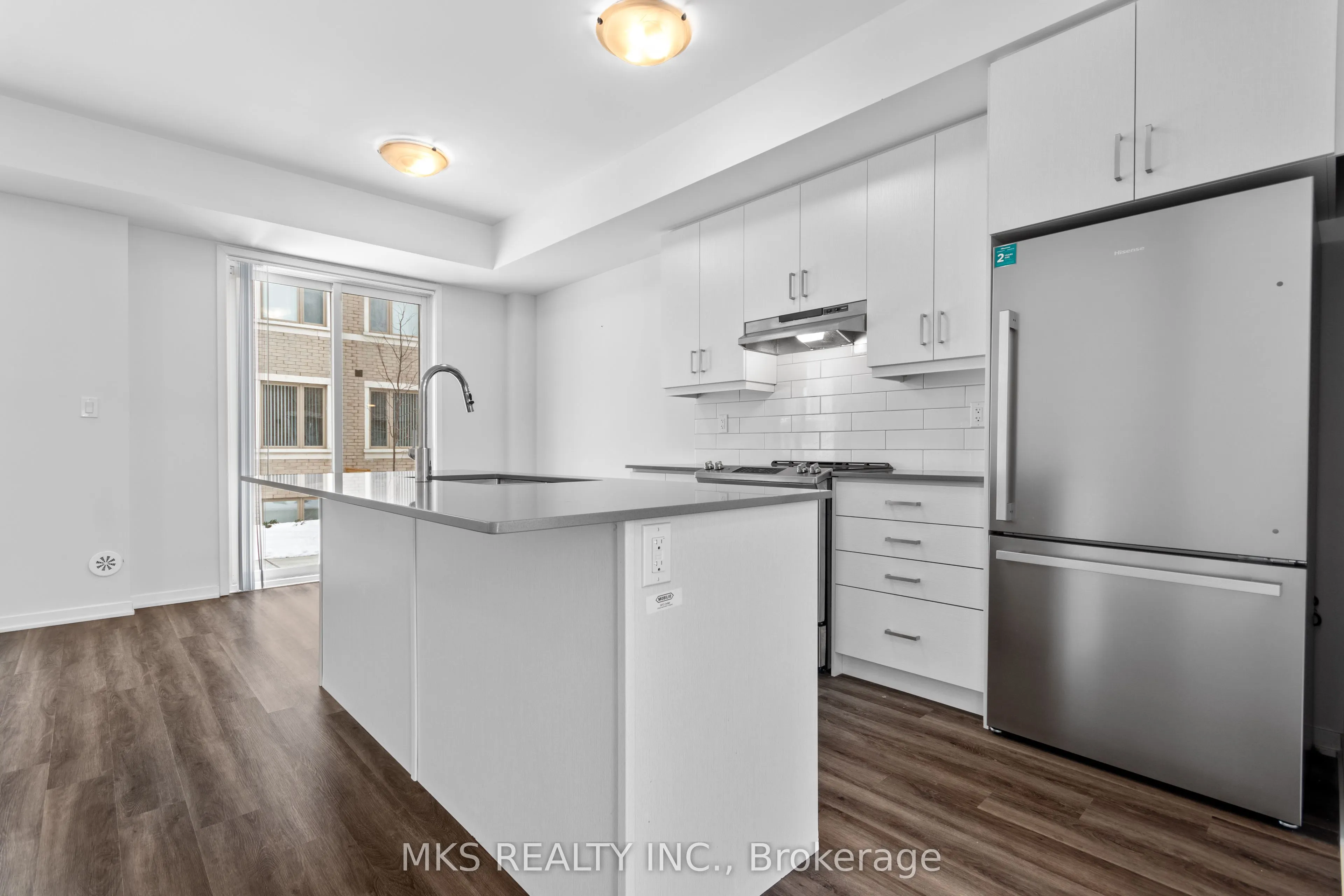 23 Mable Smith Way, #05