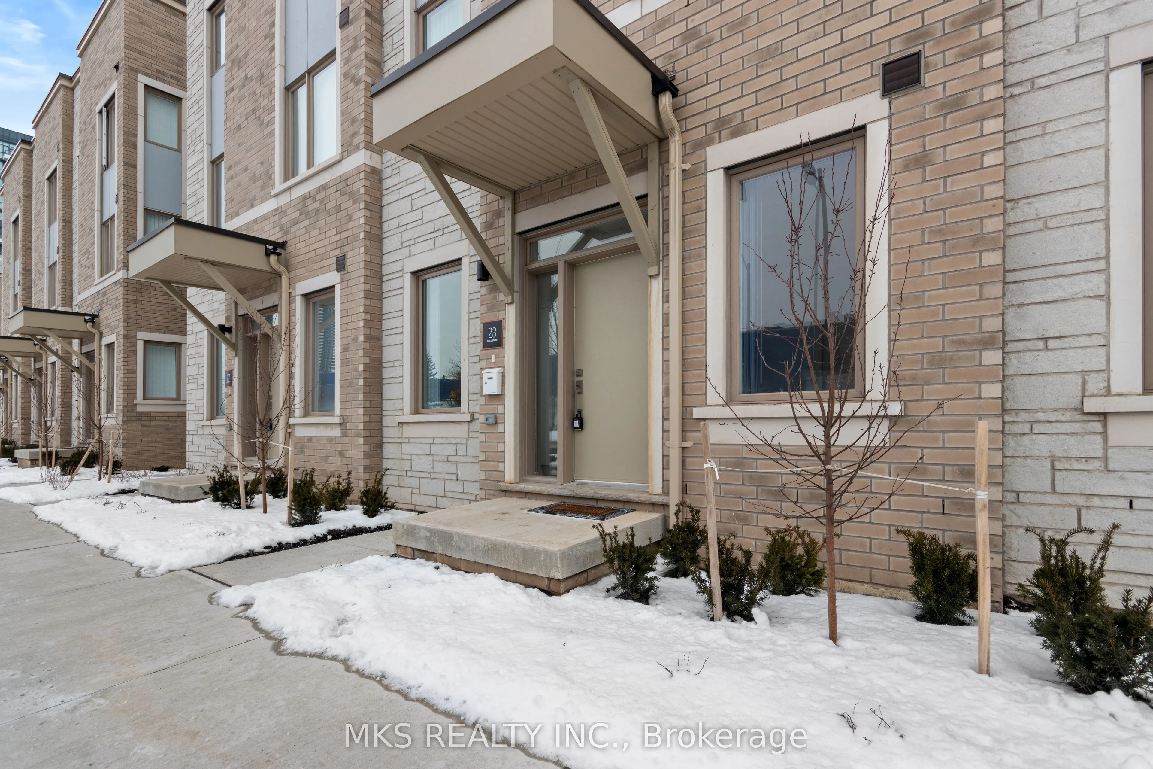 23 Mable Smith Way, #05
