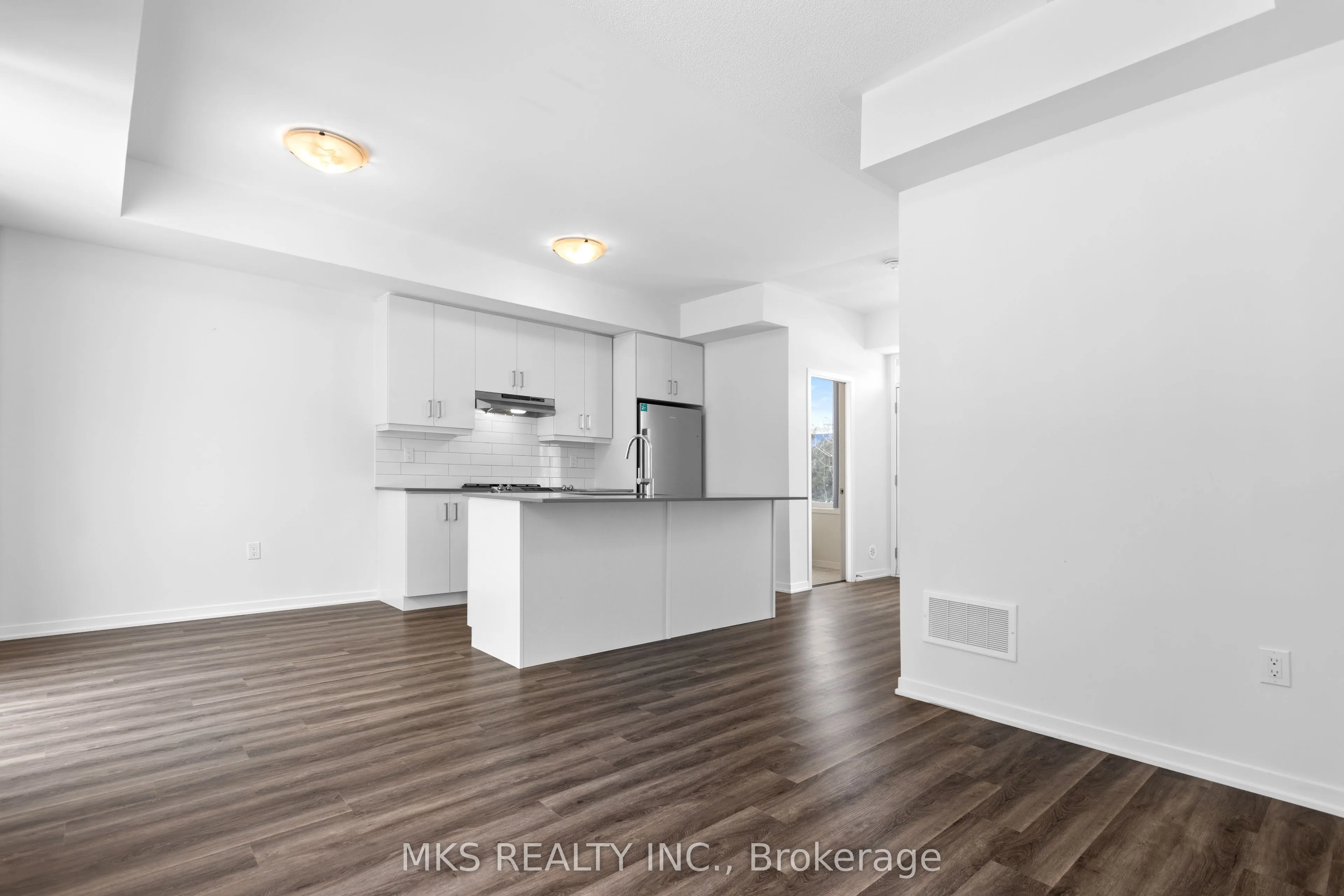 23 Mable Smith Way, #05