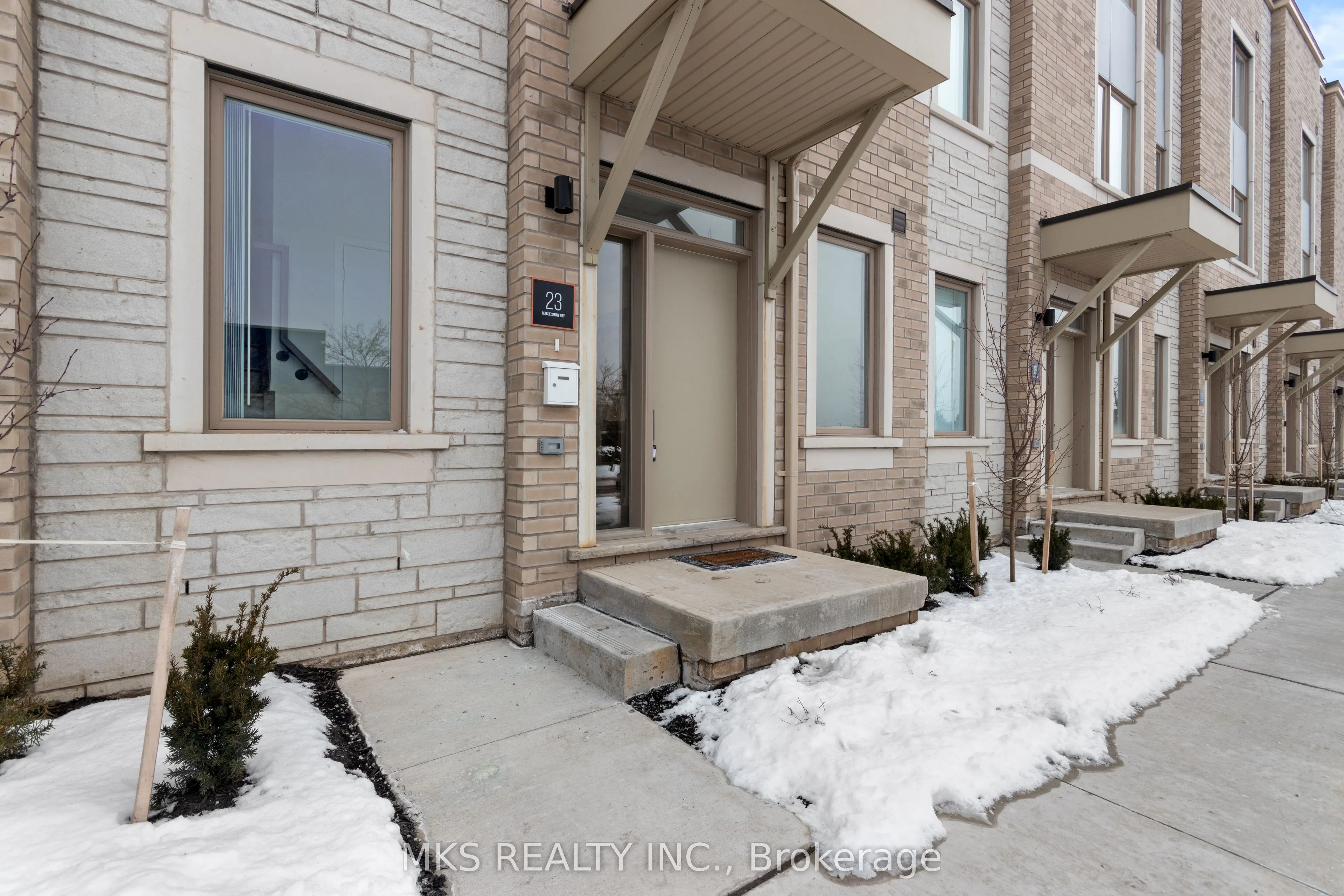 23 Mable Smith Way, #05