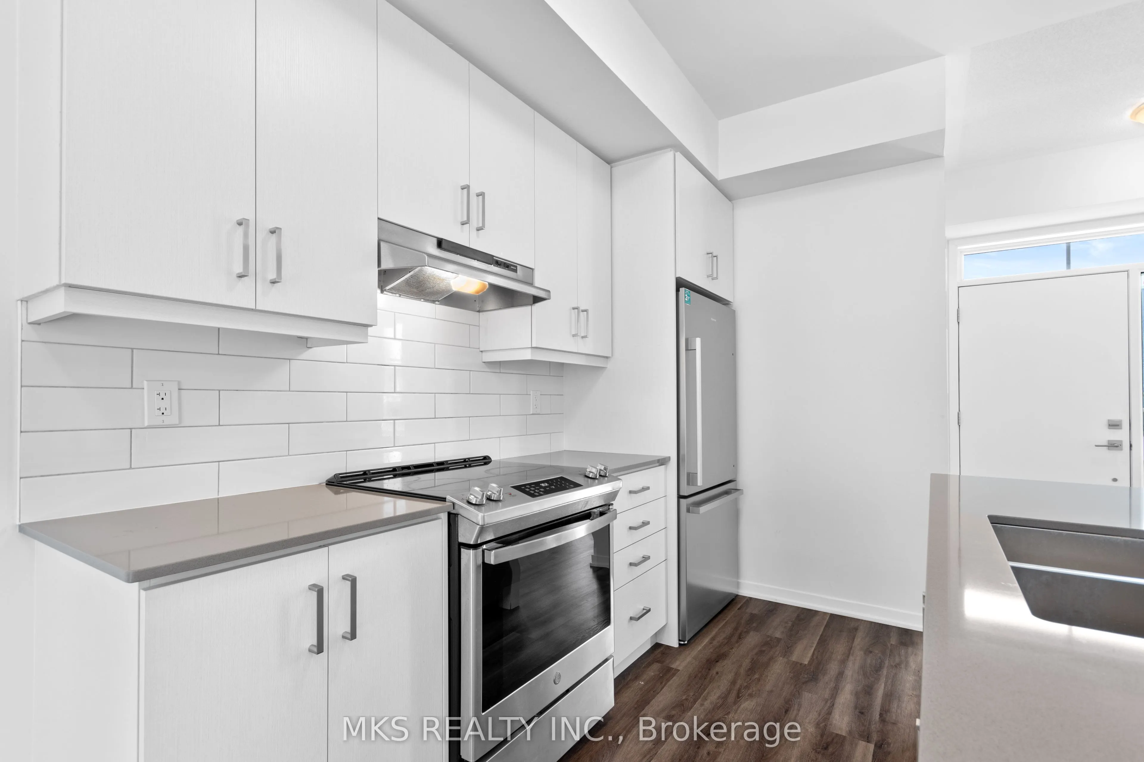 23 Mable Smith Way, #05